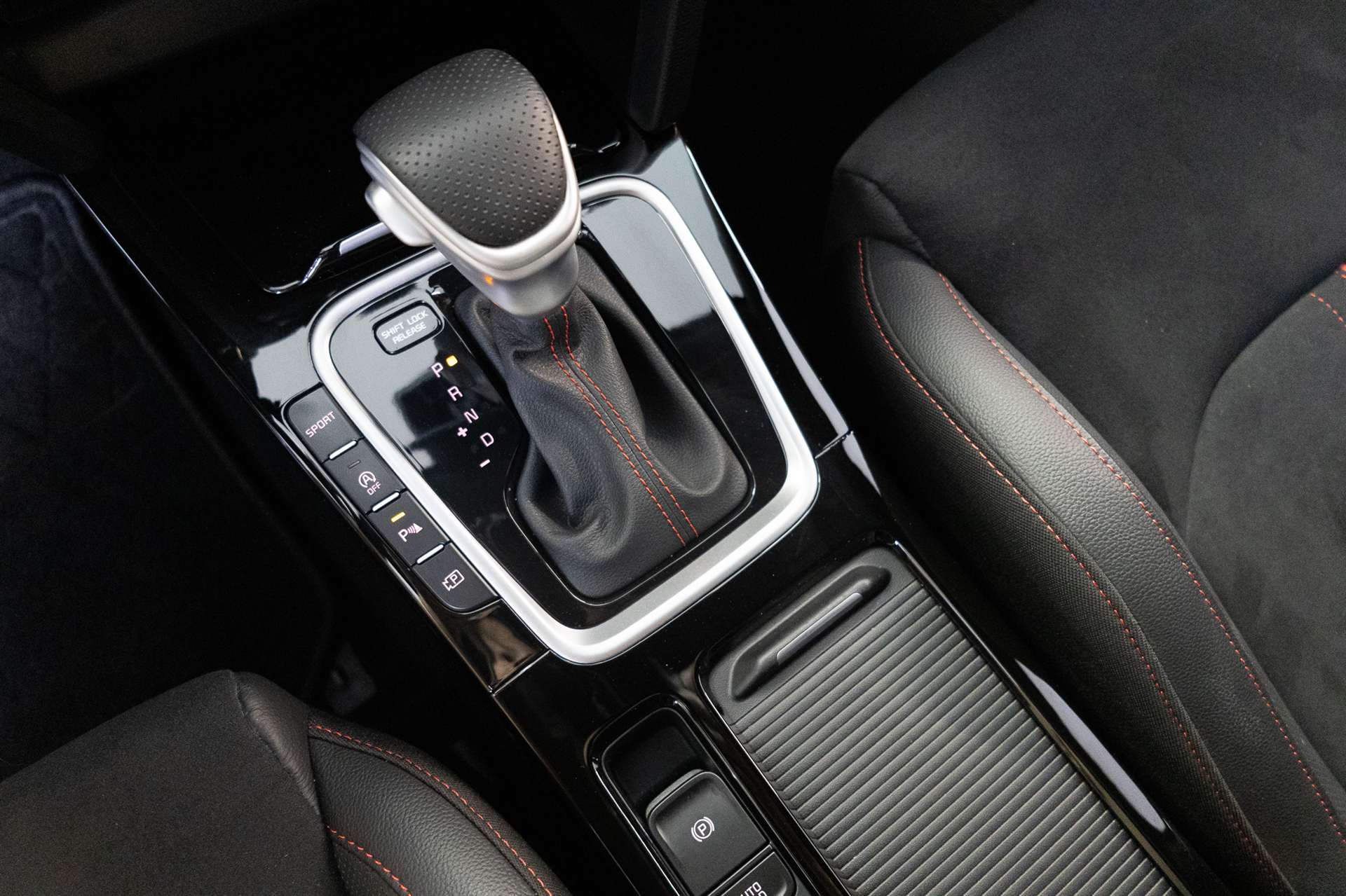 KIA ProCeed 1.6 T-GDi GT DCT-image-17