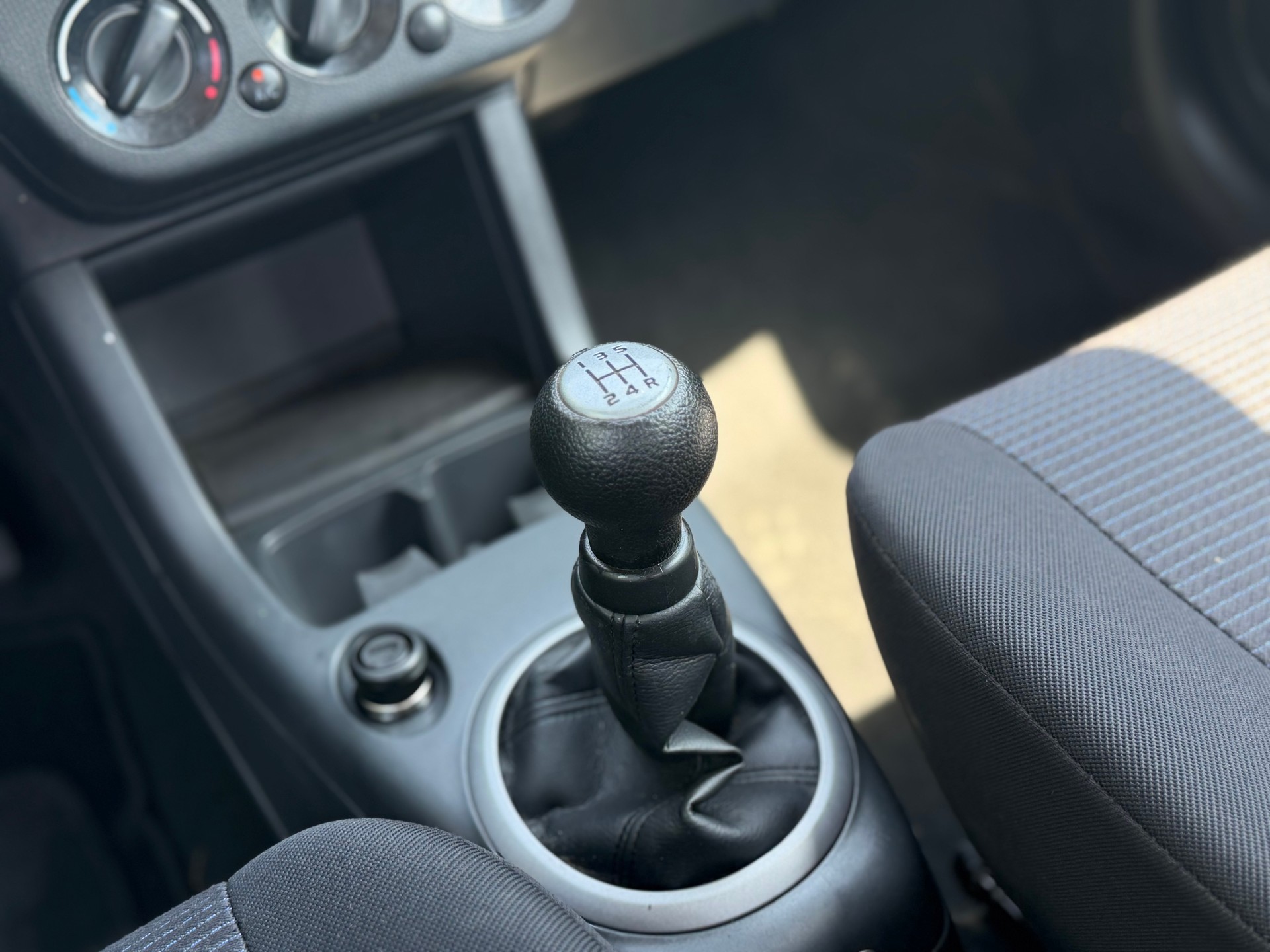 SUZUKI Swift 1.3i 16V GL Top 4x4-image-10
