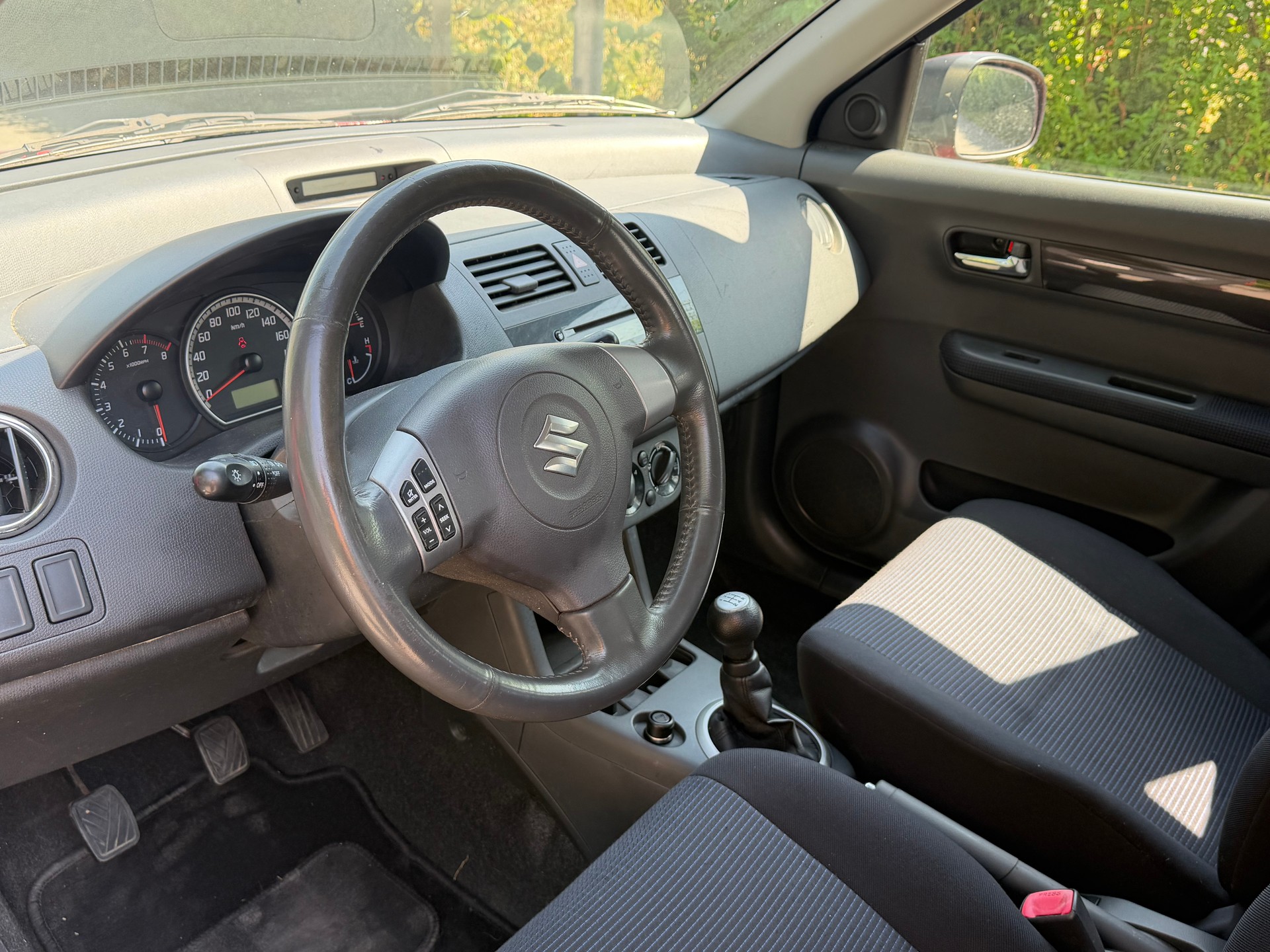 SUZUKI Swift 1.3i 16V GL Top 4x4-image-7