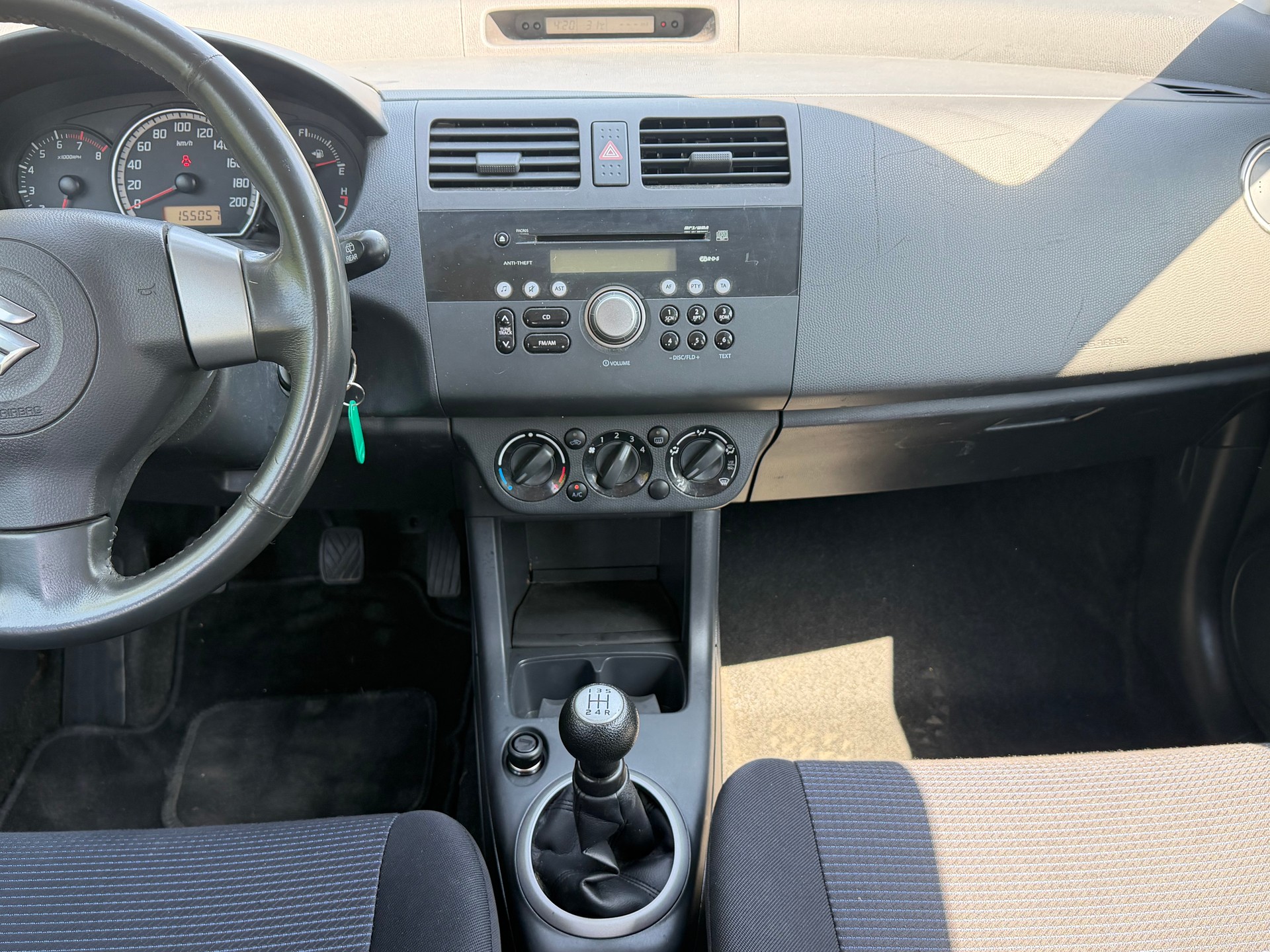 SUZUKI Swift 1.3i 16V GL Top 4x4-image-11