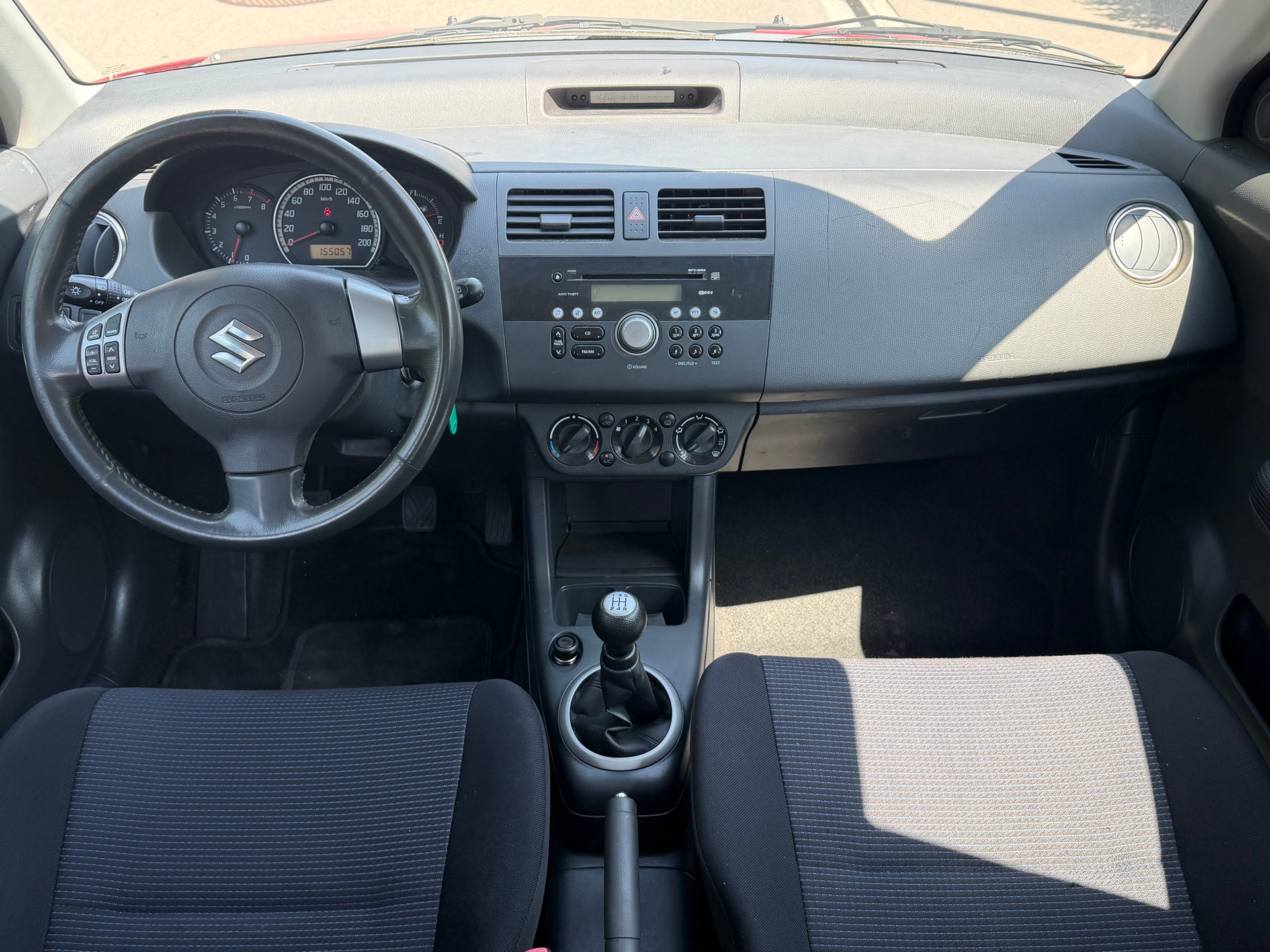 SUZUKI Swift 1.3i 16V GL Top 4x4-image-9