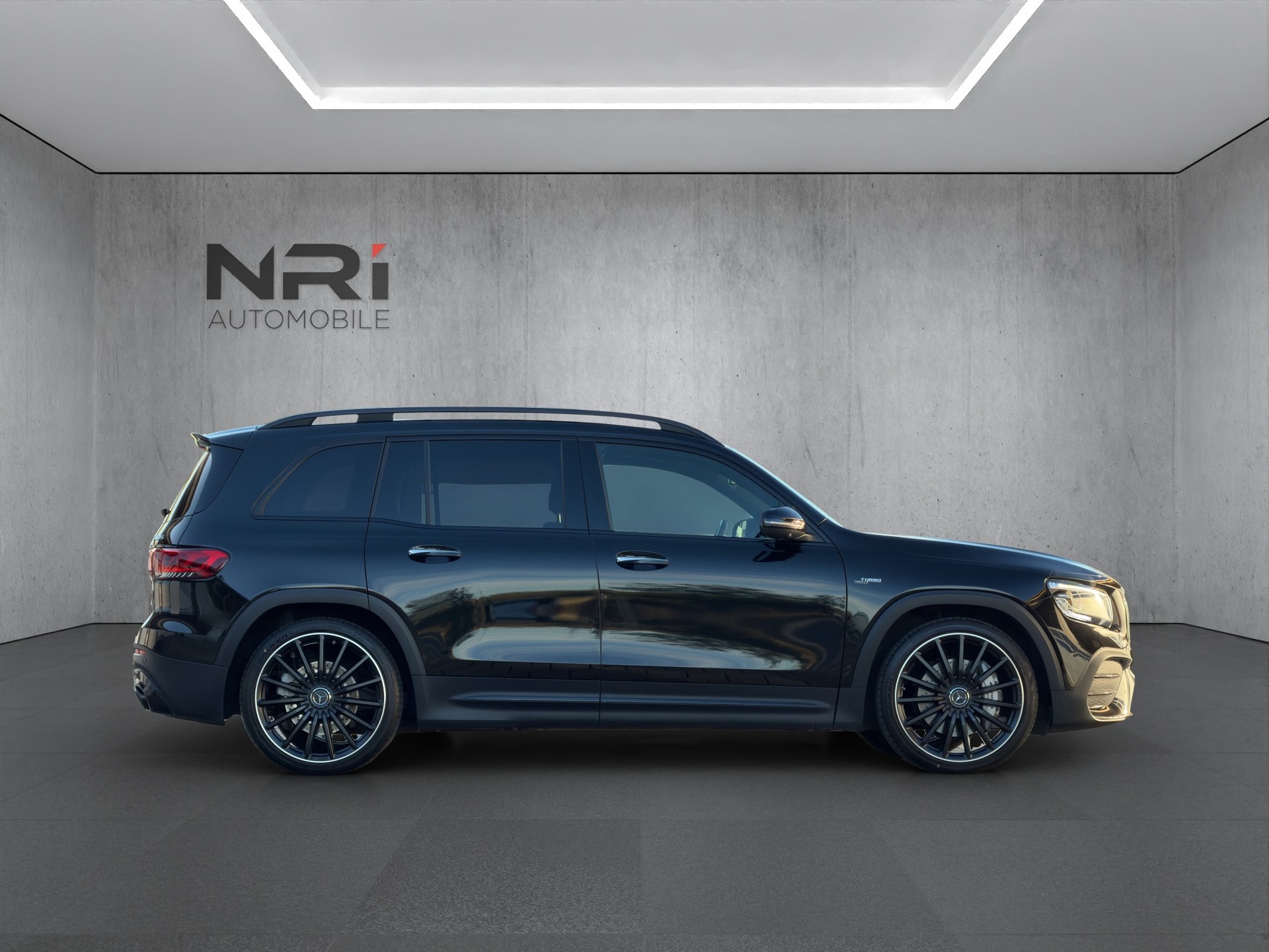 MERCEDES-BENZ GLB 35 AMG 4matic-image-3