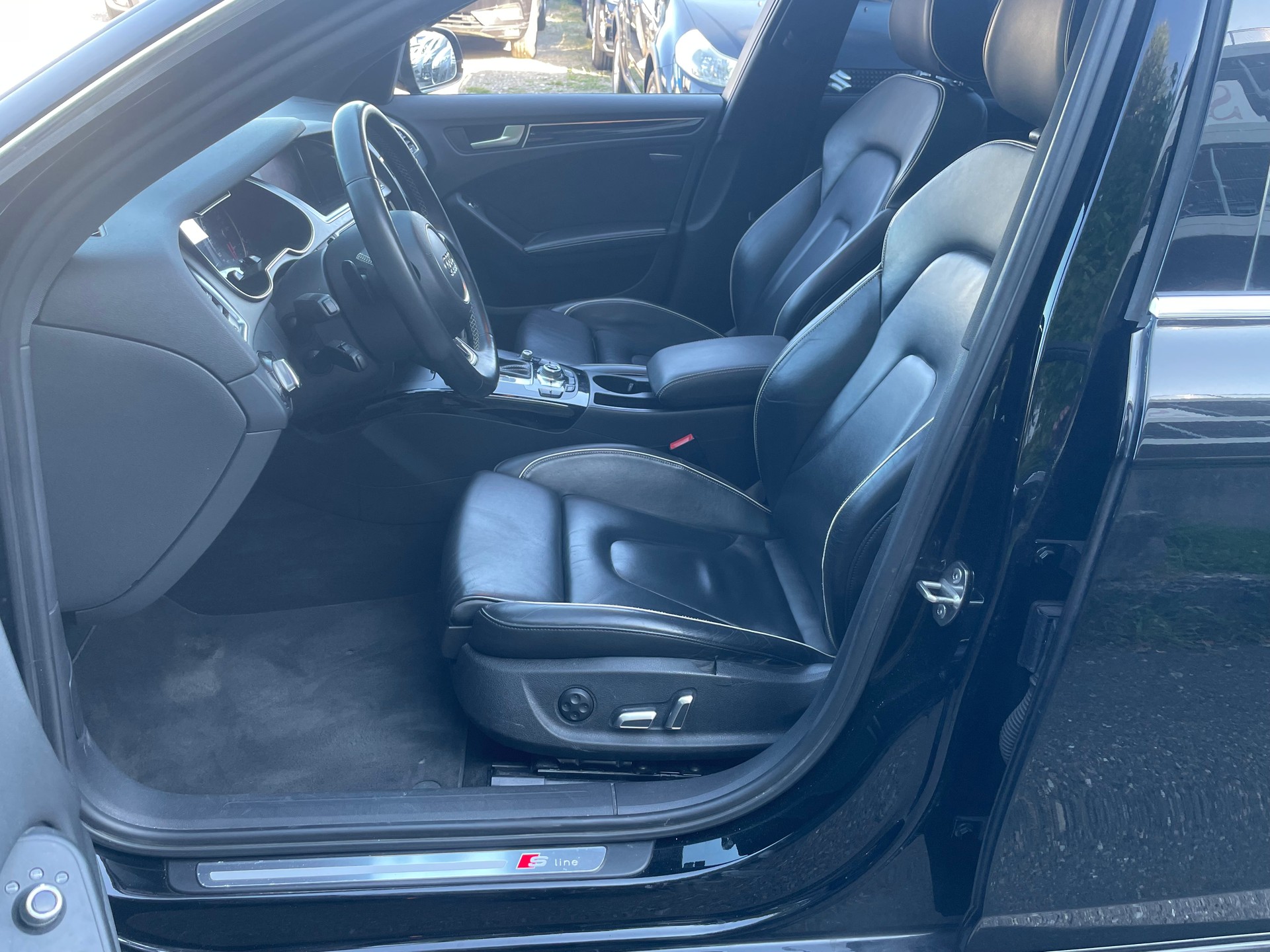AUDI A4 Avant 3.0 TDI quattro S-tronic-image-8