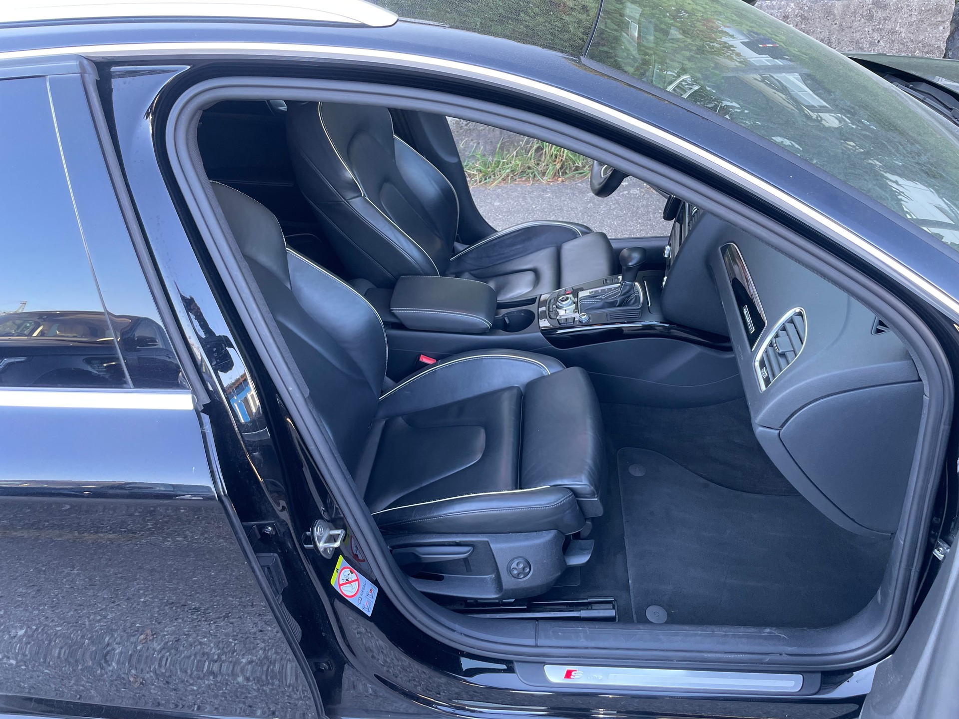 AUDI A4 Avant 3.0 TDI quattro S-tronic-image-9
