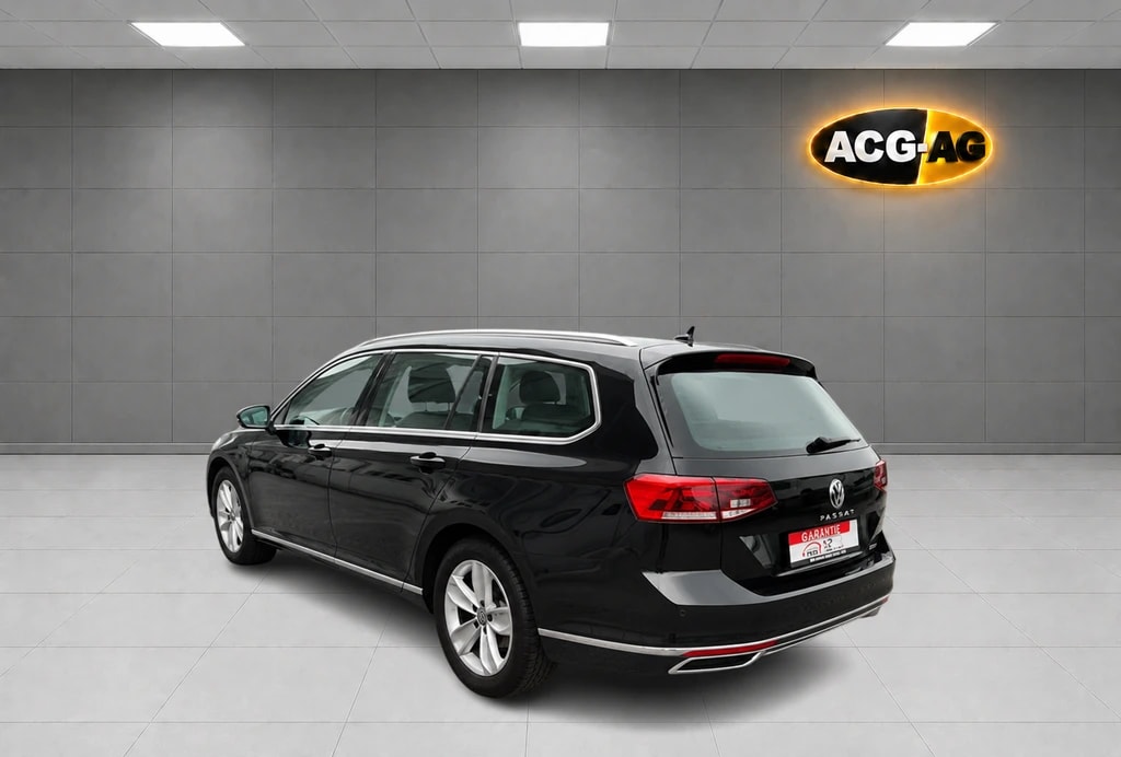 VW Passat 2.0 TDI BMT Elegance 4Motion DSG ** Alcantara-Leder ** Gr-Navi ** RF-Kamera ** Abstandsregelsysteme ** Sitzheizung **-image-3