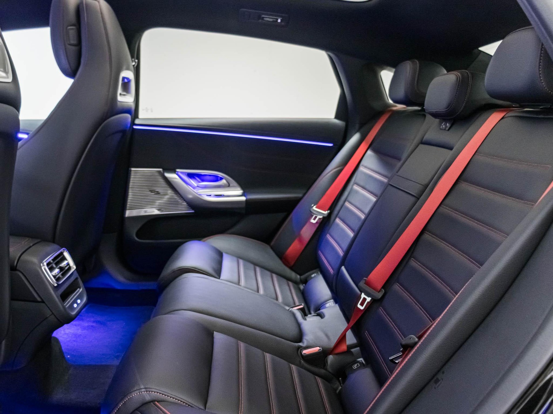 MERCEDES-BENZ C 400 4MATIC EQ-image-7