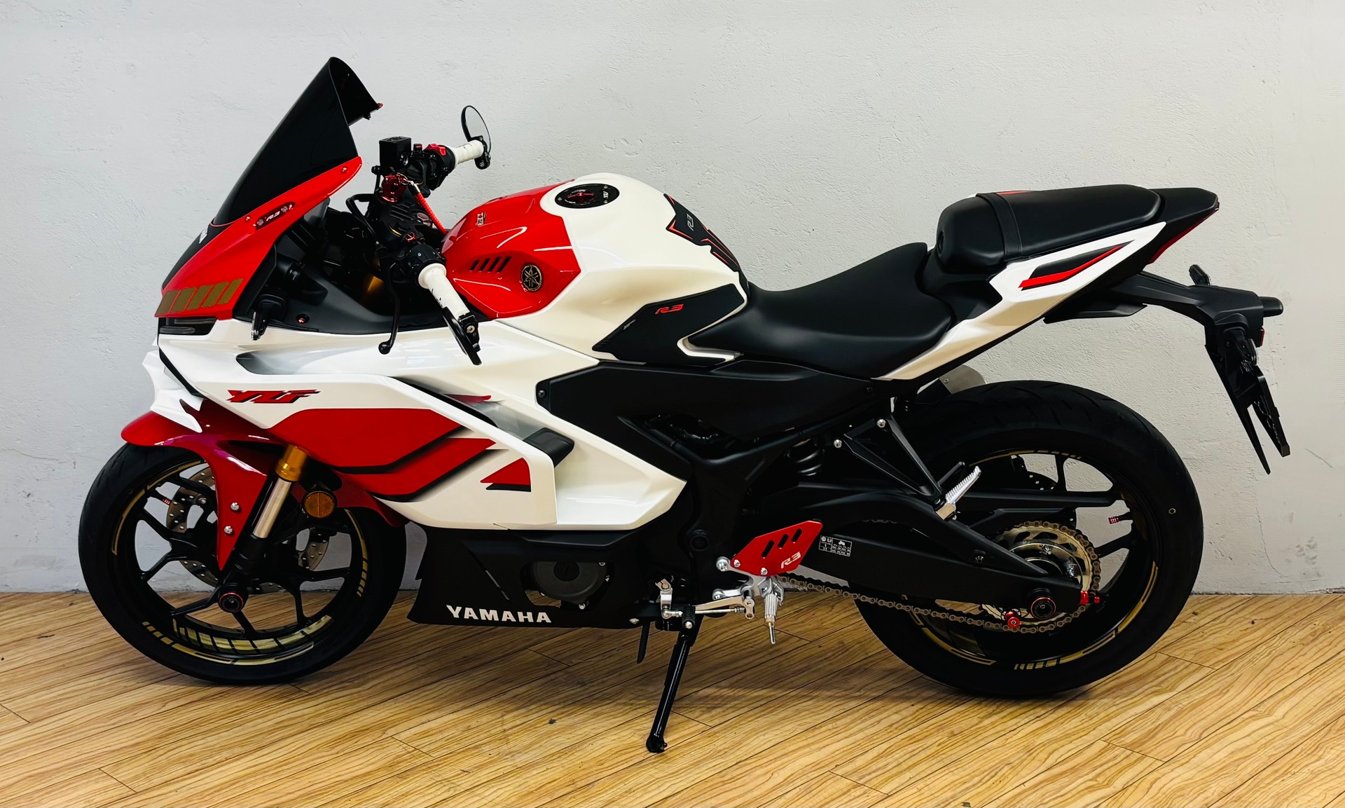 YAMAHA YZF-R3 ABS 70th Anniversary-image-5