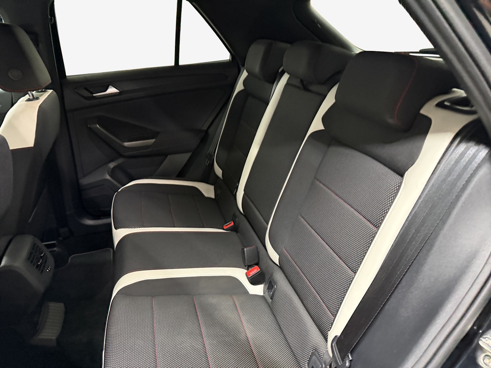 VW T-Roc 1.5 TSI EVO Sport DSG-image-11