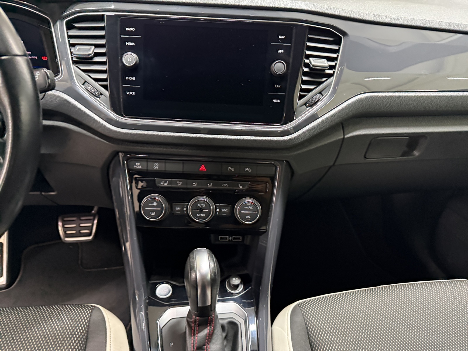 VW T-Roc 1.5 TSI EVO Sport DSG-image-10