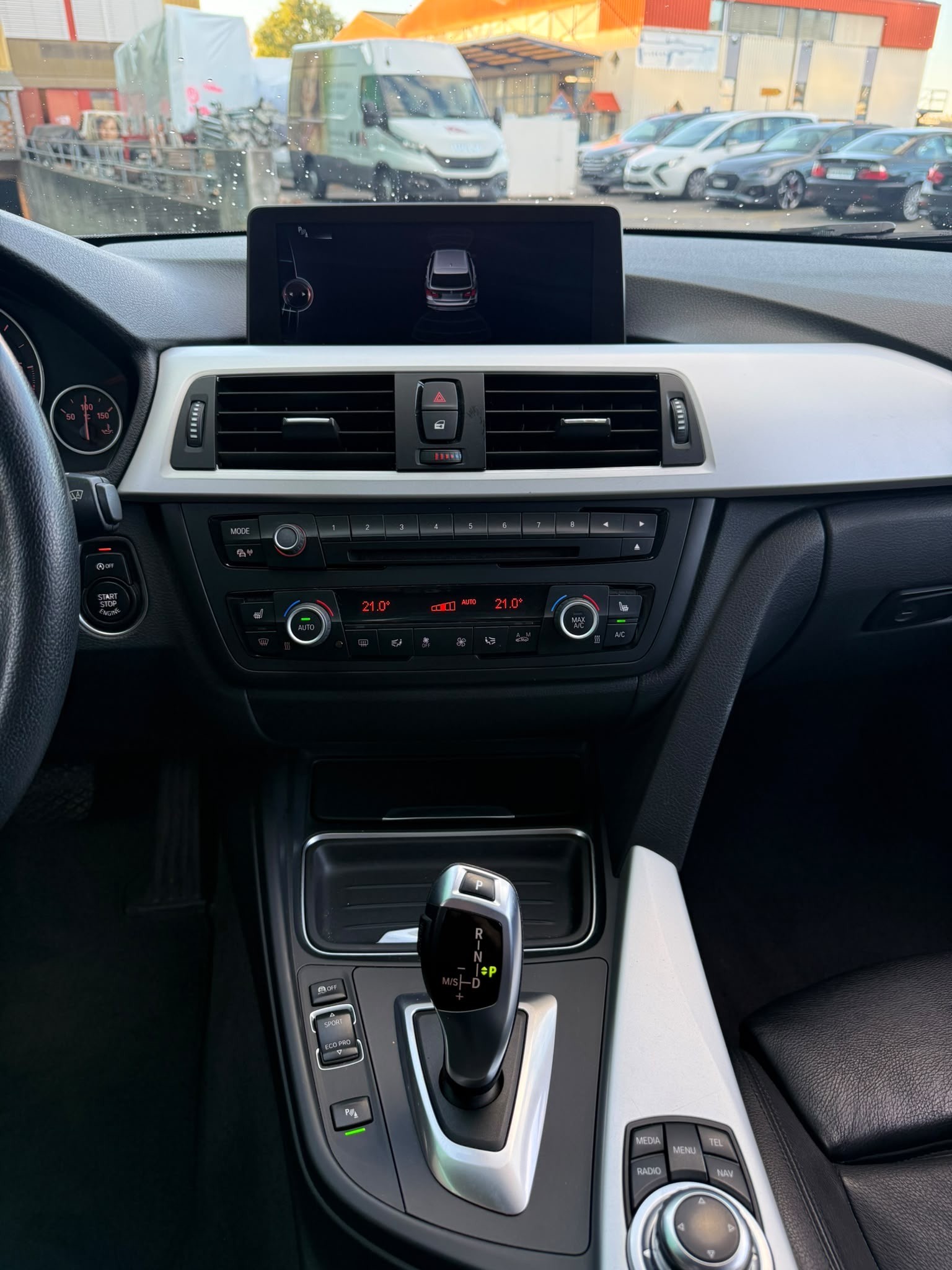 BMW 320d Touring Steptronic-image-10