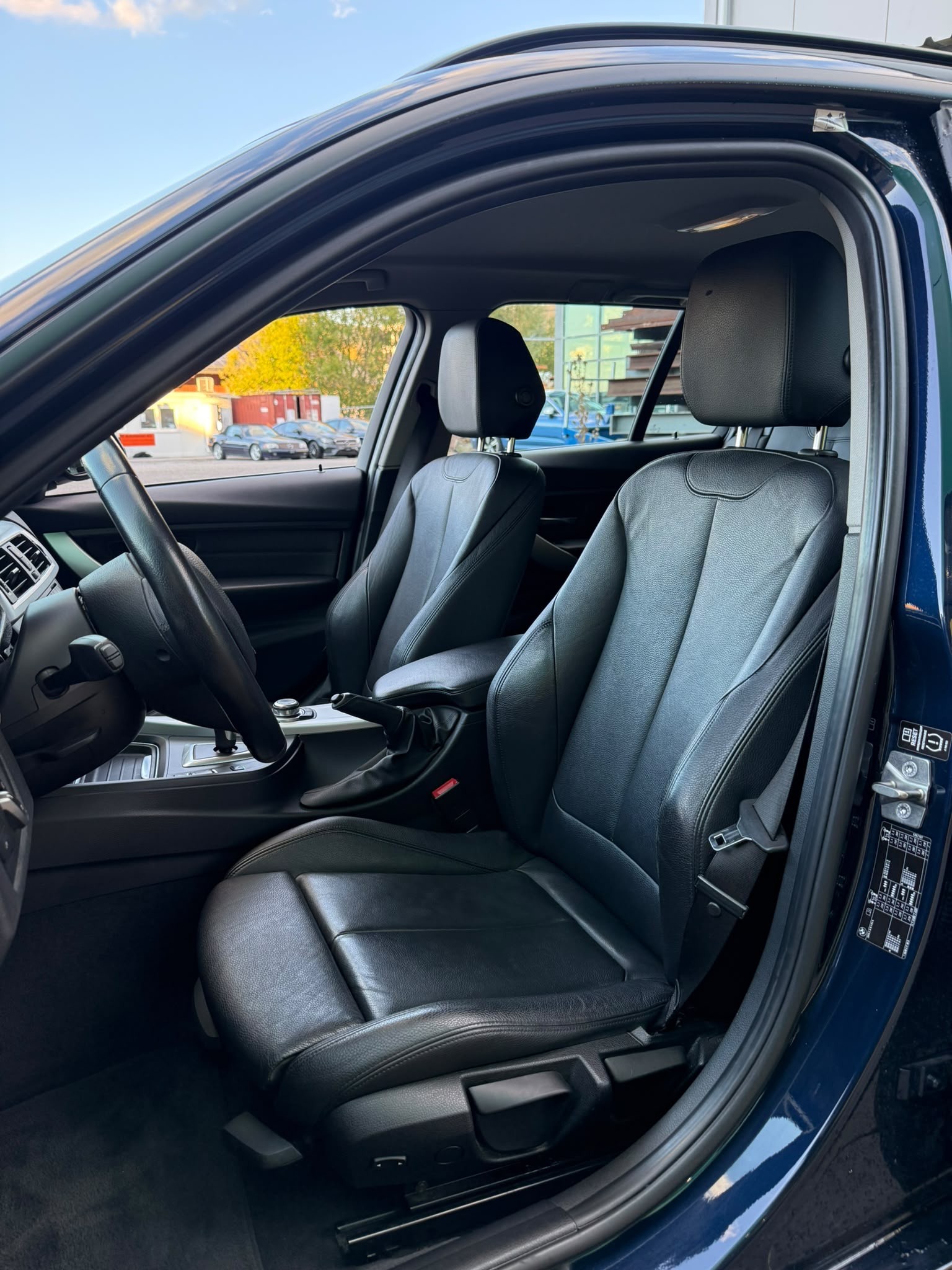 BMW 320d Touring Steptronic-image-8