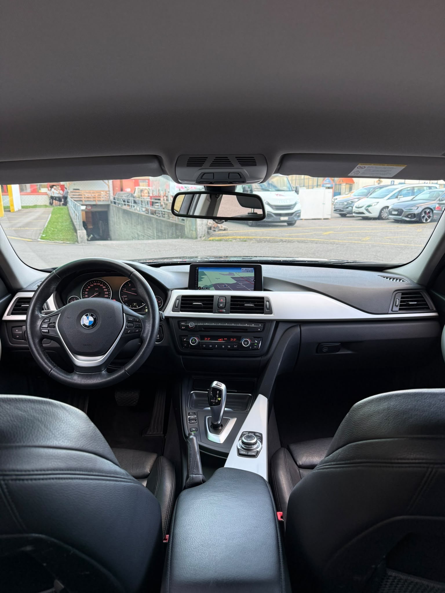 BMW 320d Touring Steptronic-image-9