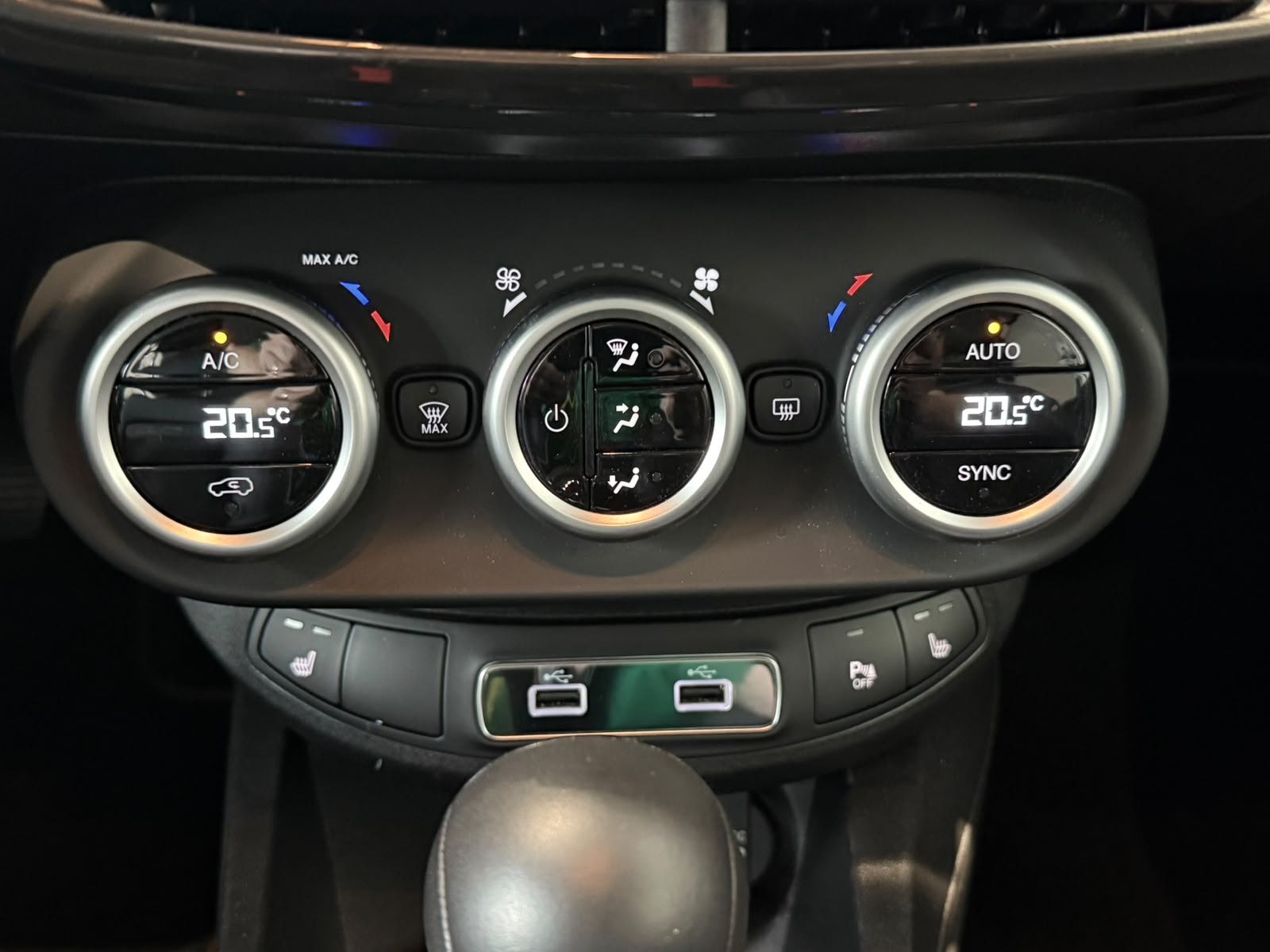 FIAT 500X 1.5 Hybrid Sport DCT-image-17