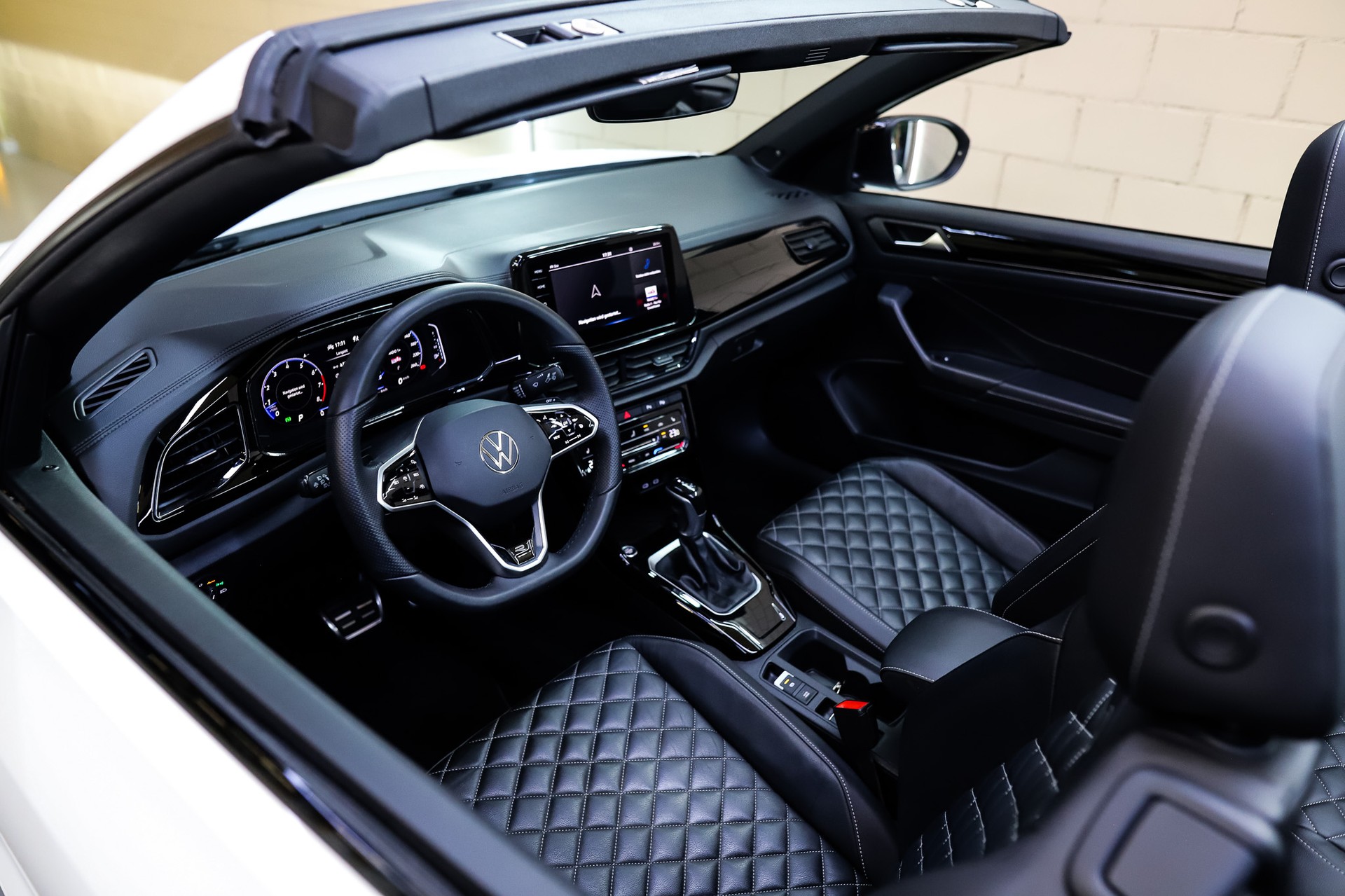 VW T-Roc Cabriolet 1.5 TSI EVO R-Line DSG-image-6