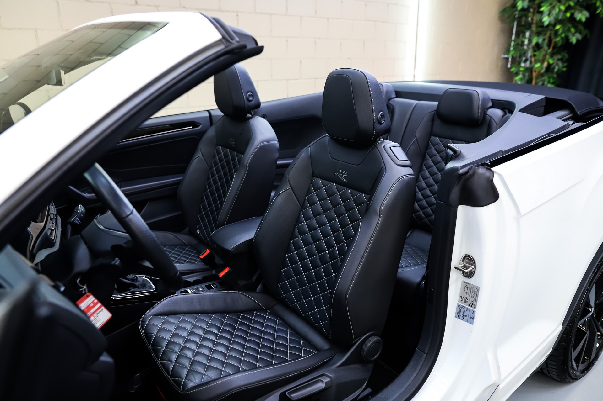VW T-Roc Cabriolet 1.5 TSI EVO R-Line DSG-image-8