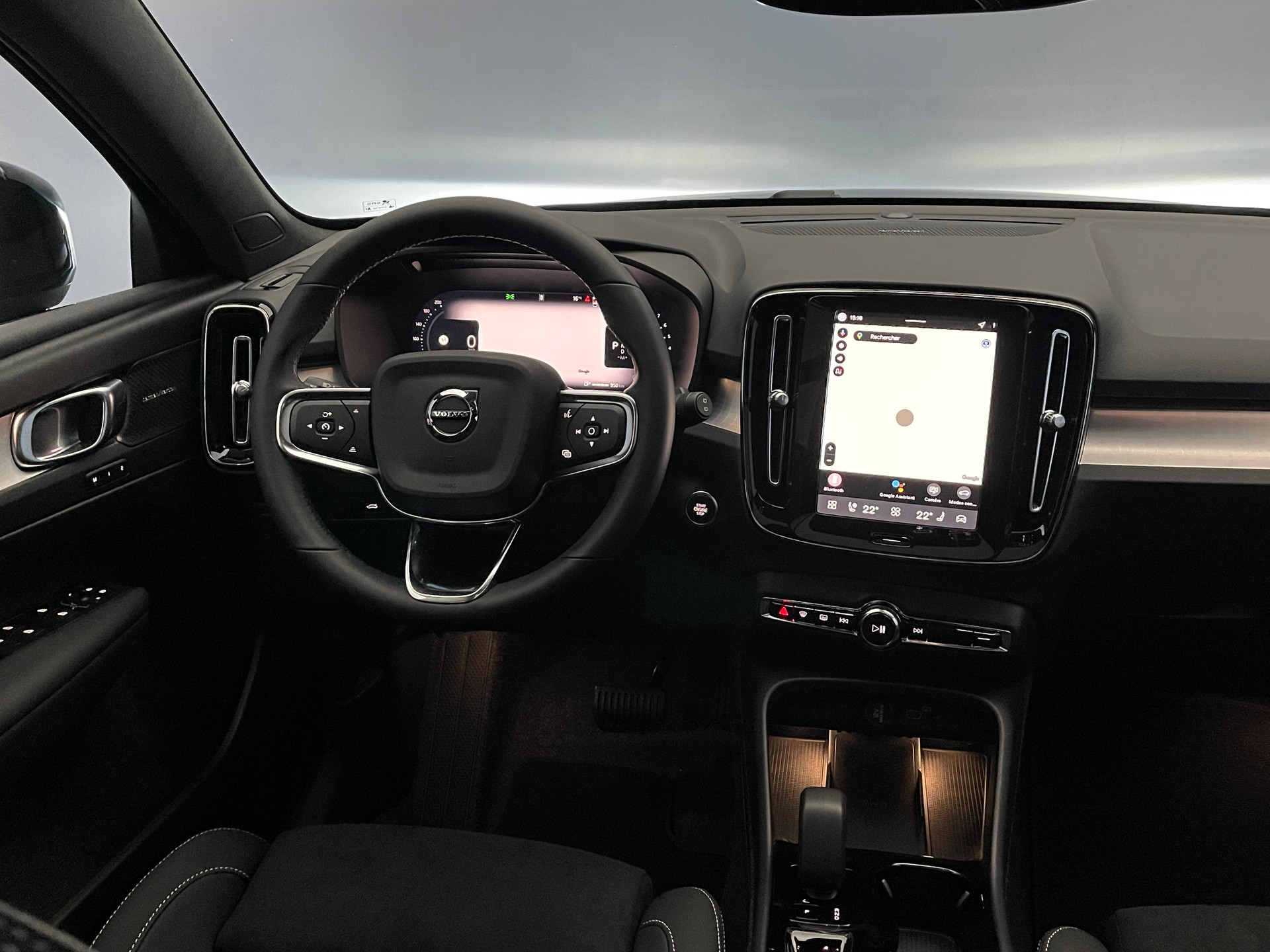 VOLVO XC40 2.0 B4 MH Black Edition-image-13