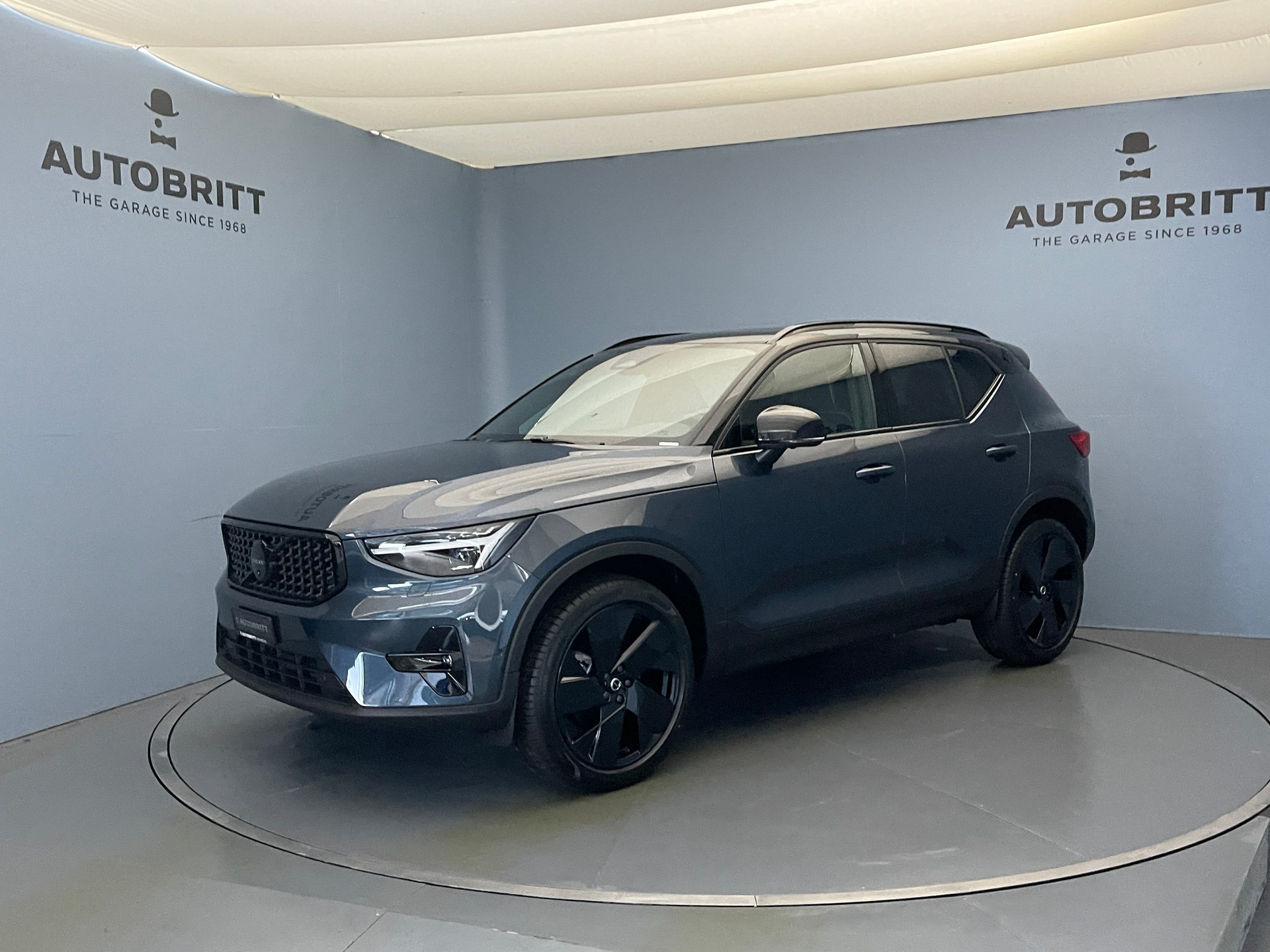VOLVO XC40 2.0 B4 MH Black Edition-image-4