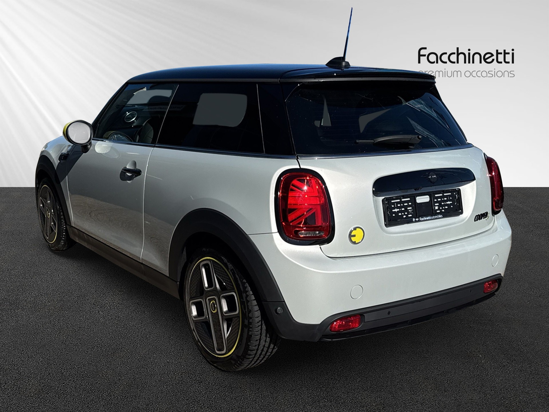 MINI Cooper SE-image-2