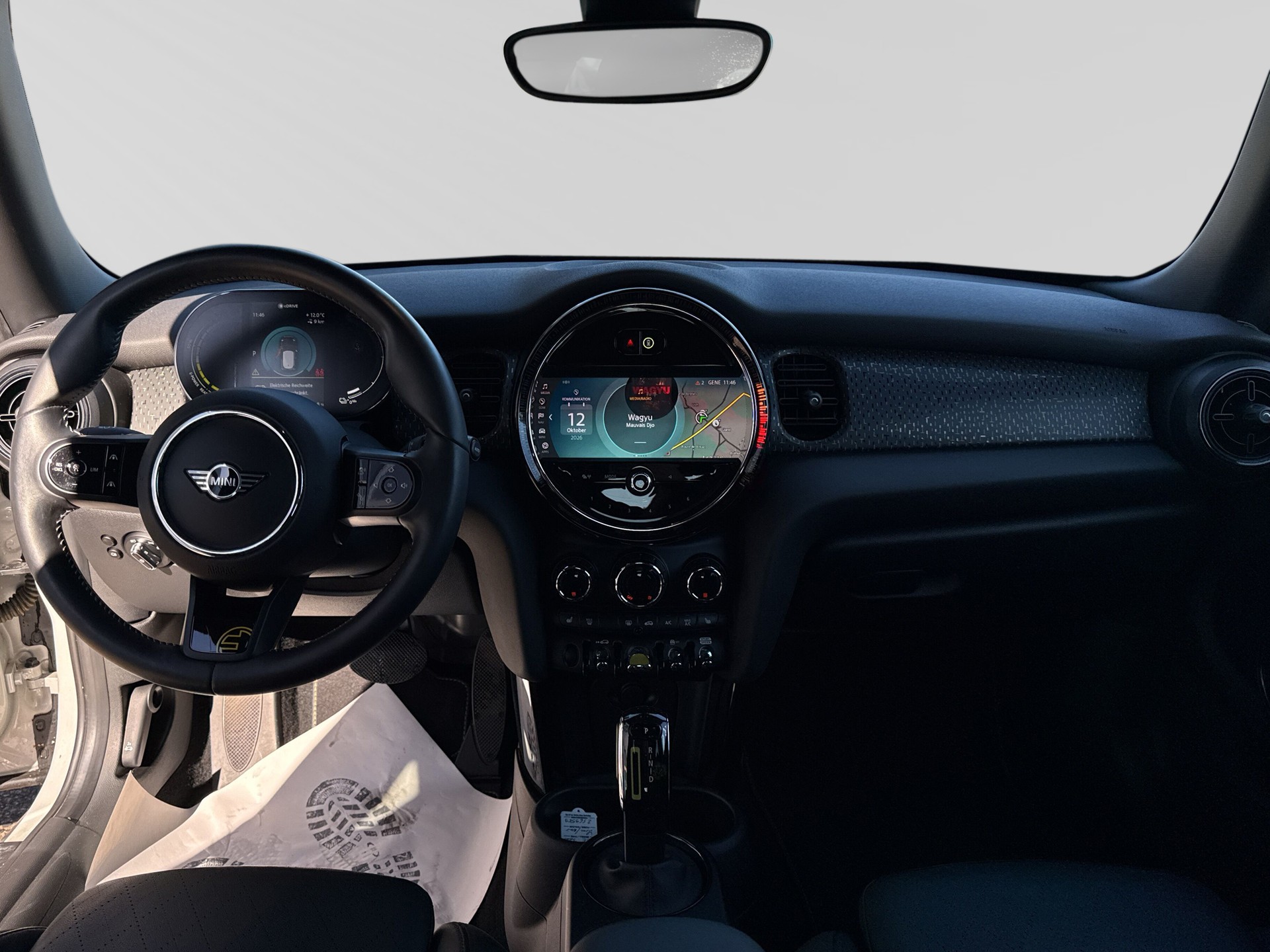 MINI Cooper SE-image-5