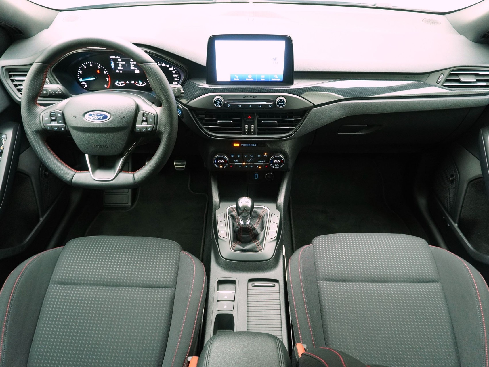 FORD Focus Station Wagon 1.0i EcoB ST-Line-image-14