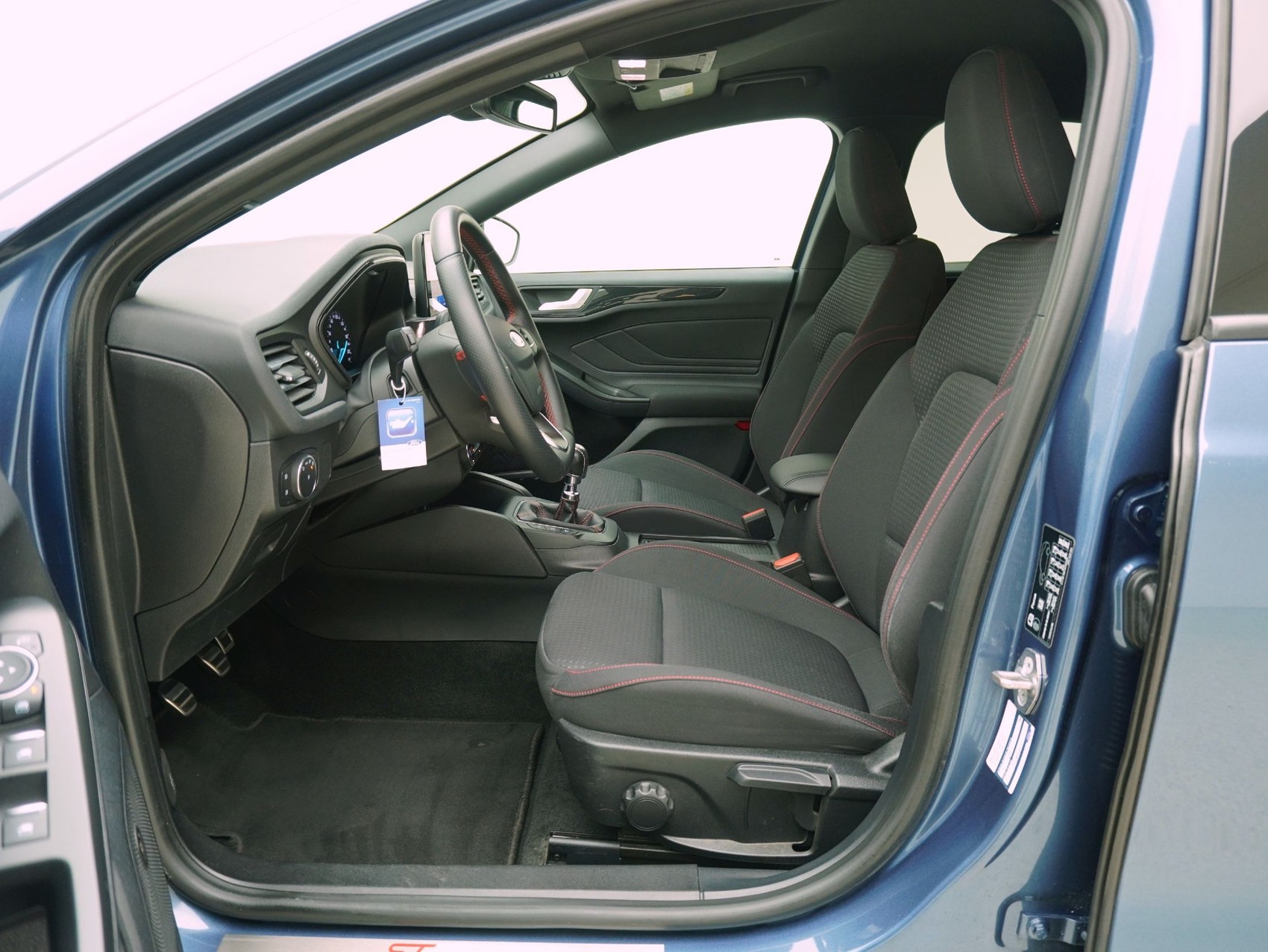 FORD Focus Station Wagon 1.0i EcoB ST-Line-image-9