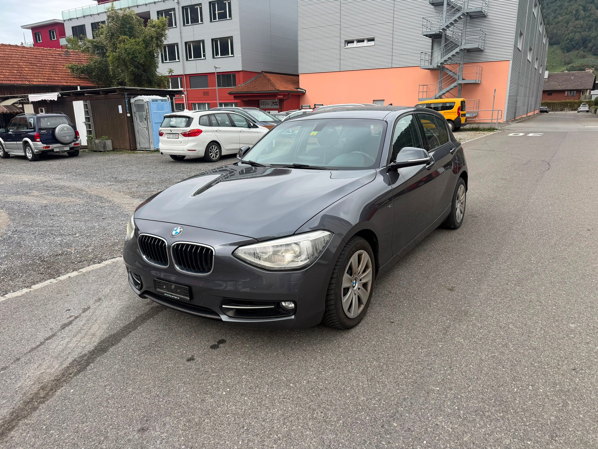 BMW 120d Sport Line-image-1
