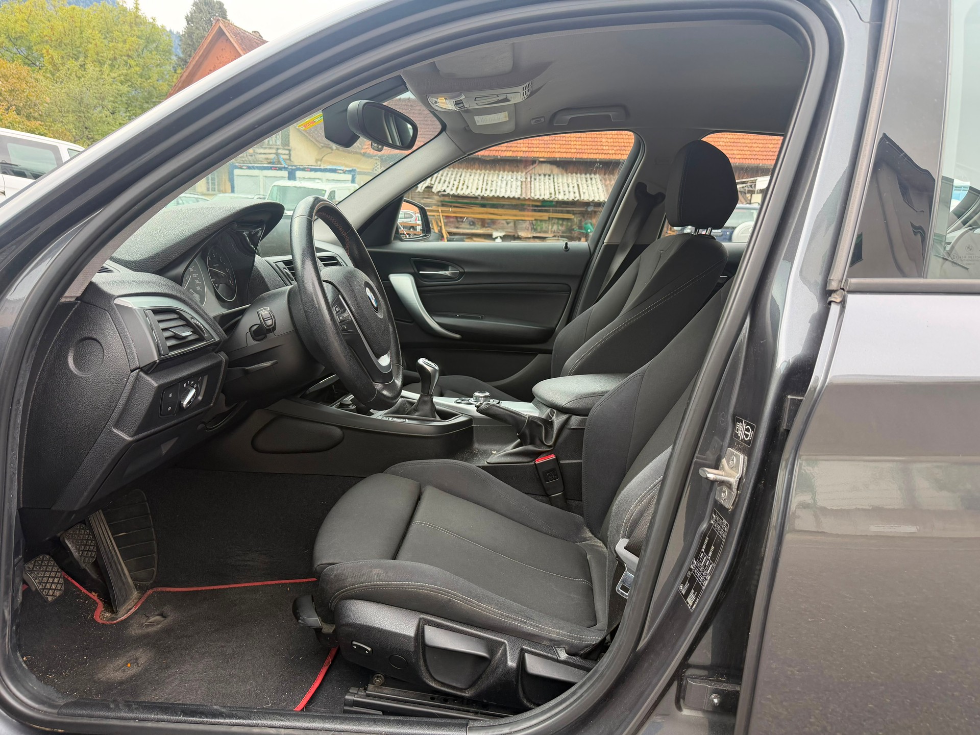 BMW 120d Sport Line-image-6