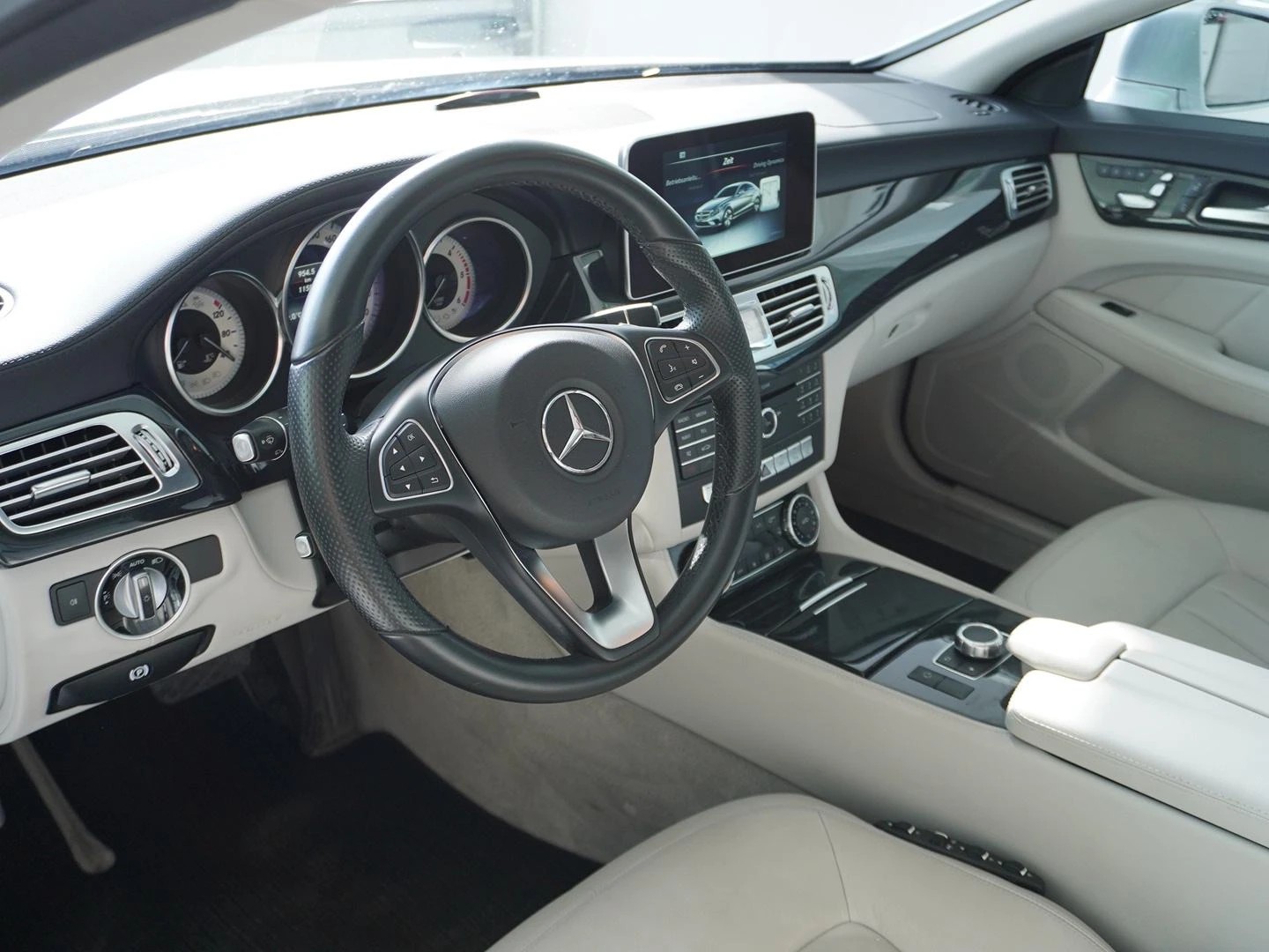 MERCEDES-BENZ CLS 350 d 4Matic 9G-Tronic-showroom-element-2