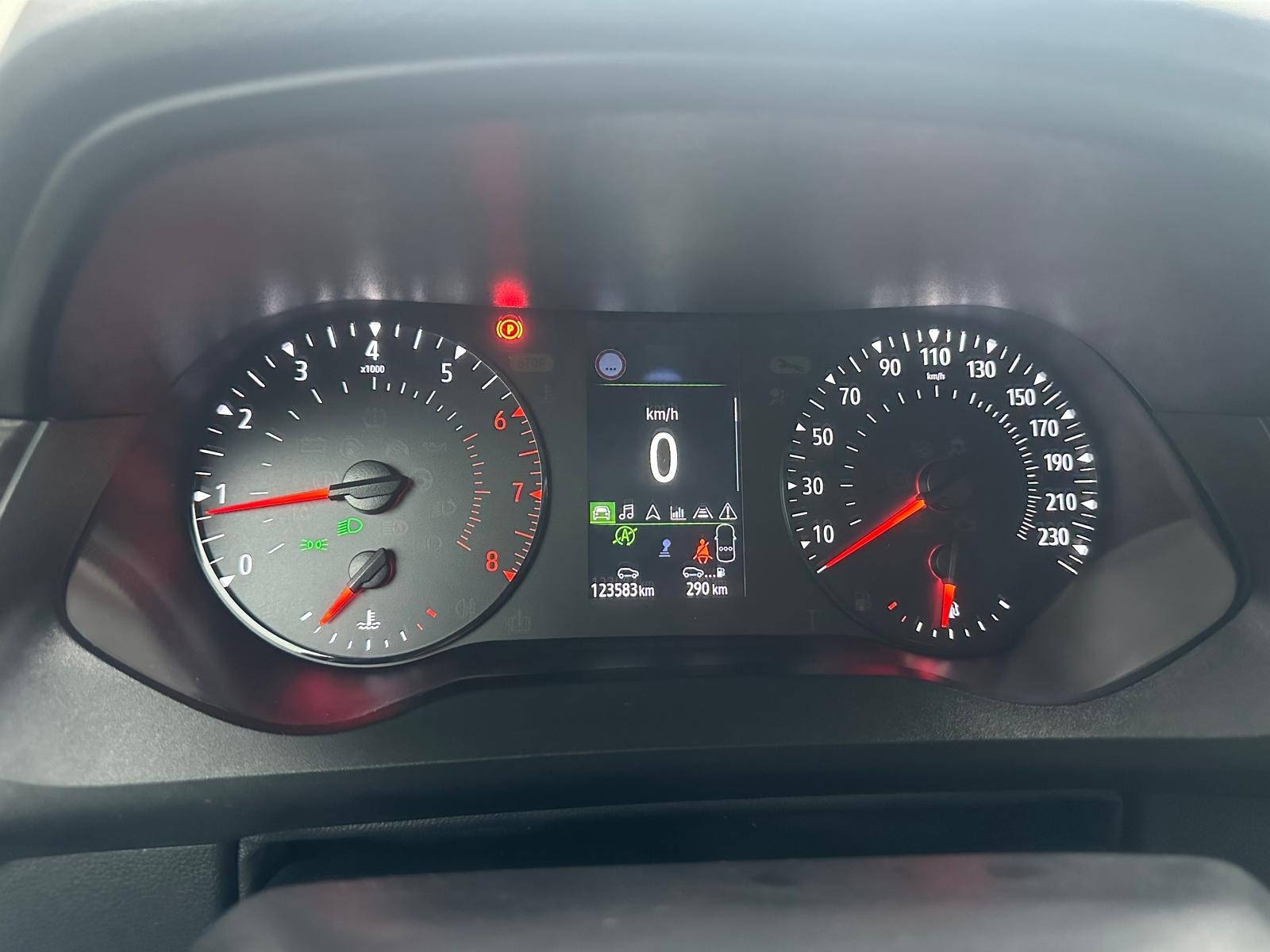 RENAULT Kangoo 1.3 TCe 130 PF Intens-image-12