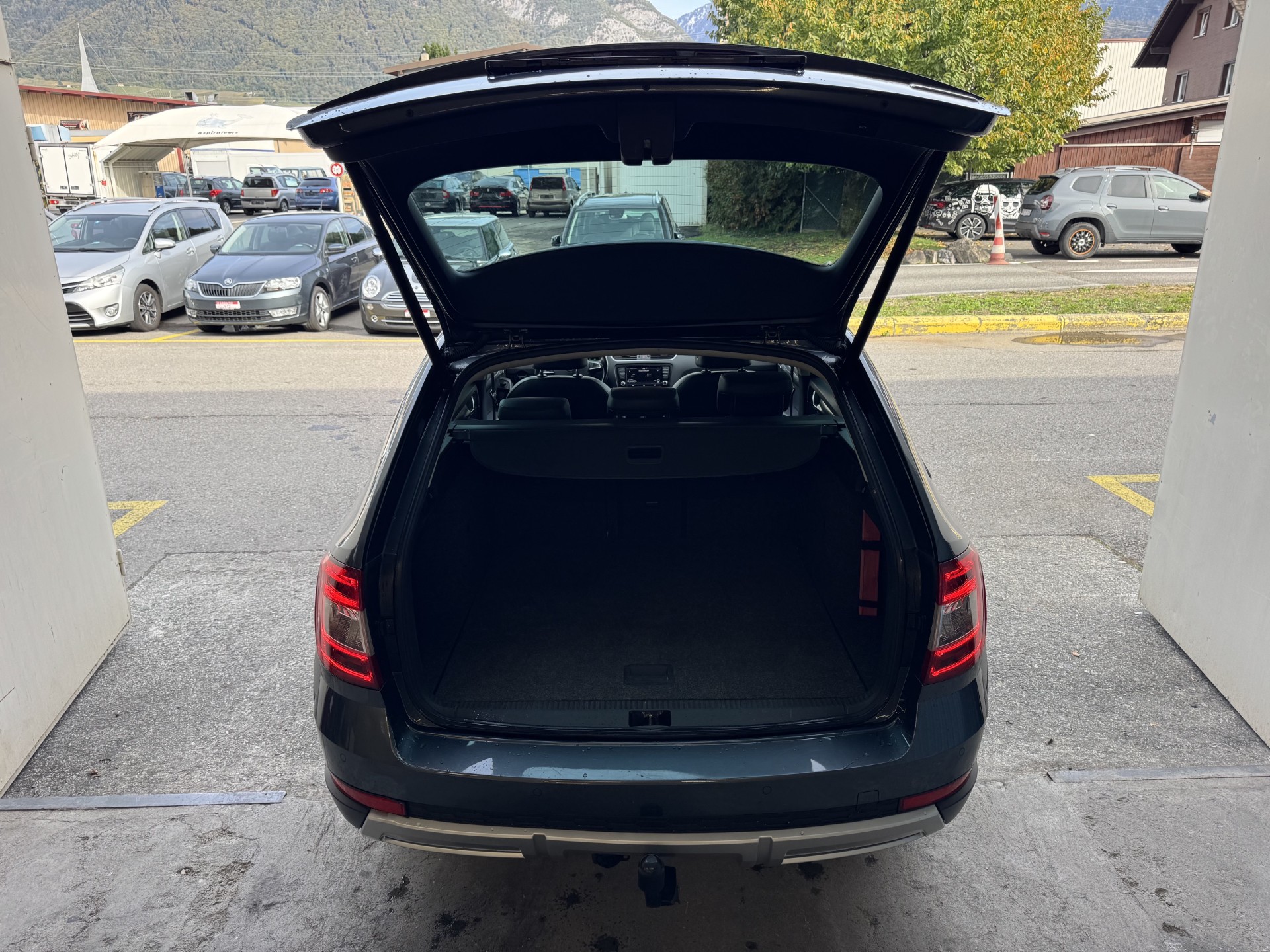 SKODA Octavia Combi 2.0 TDI Scout 4x4 DSG-image-6