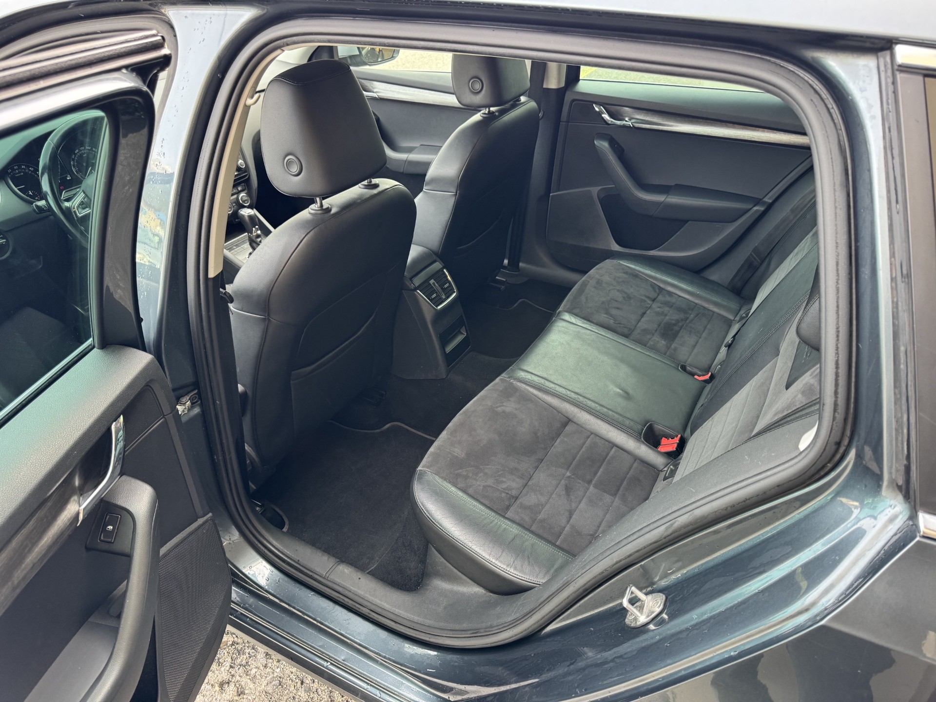 SKODA Octavia Combi 2.0 TDI Scout 4x4 DSG-image-10