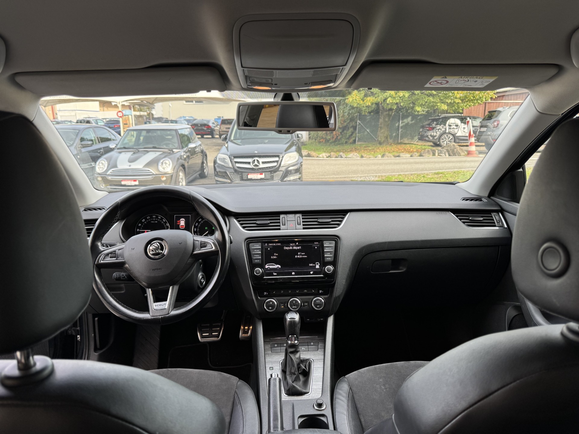SKODA Octavia Combi 2.0 TDI Scout 4x4 DSG-image-11