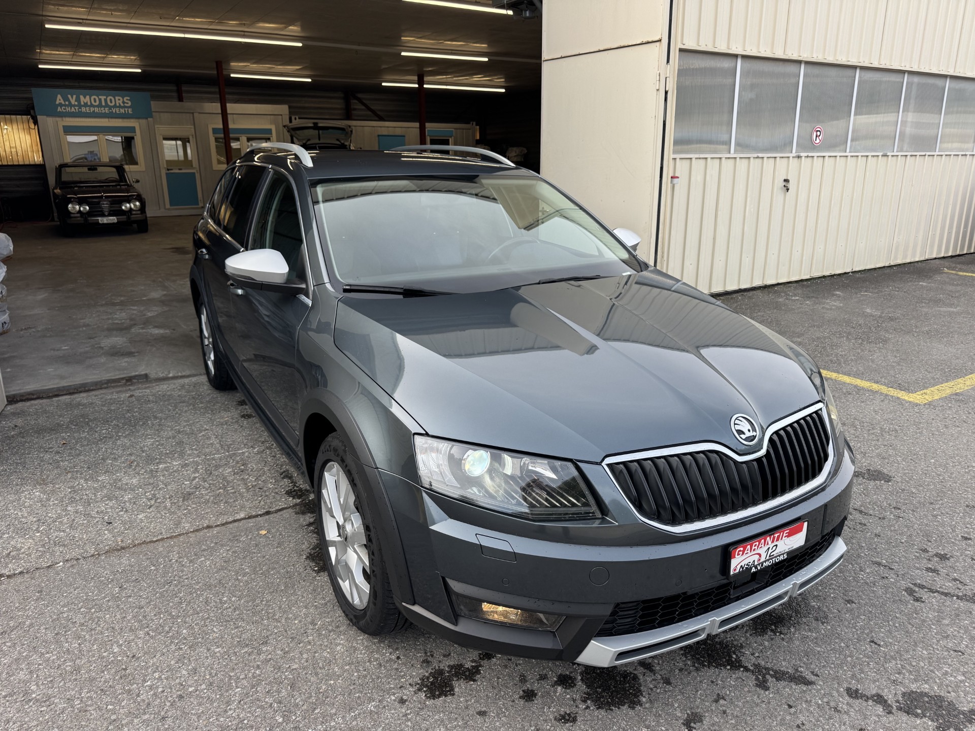 SKODA Octavia Combi 2.0 TDI Scout 4x4 DSG-image-1
