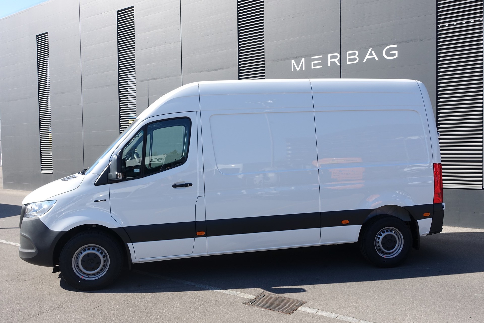 MERCEDES-BENZ eSprinter 312 47kWh Standard-image-2