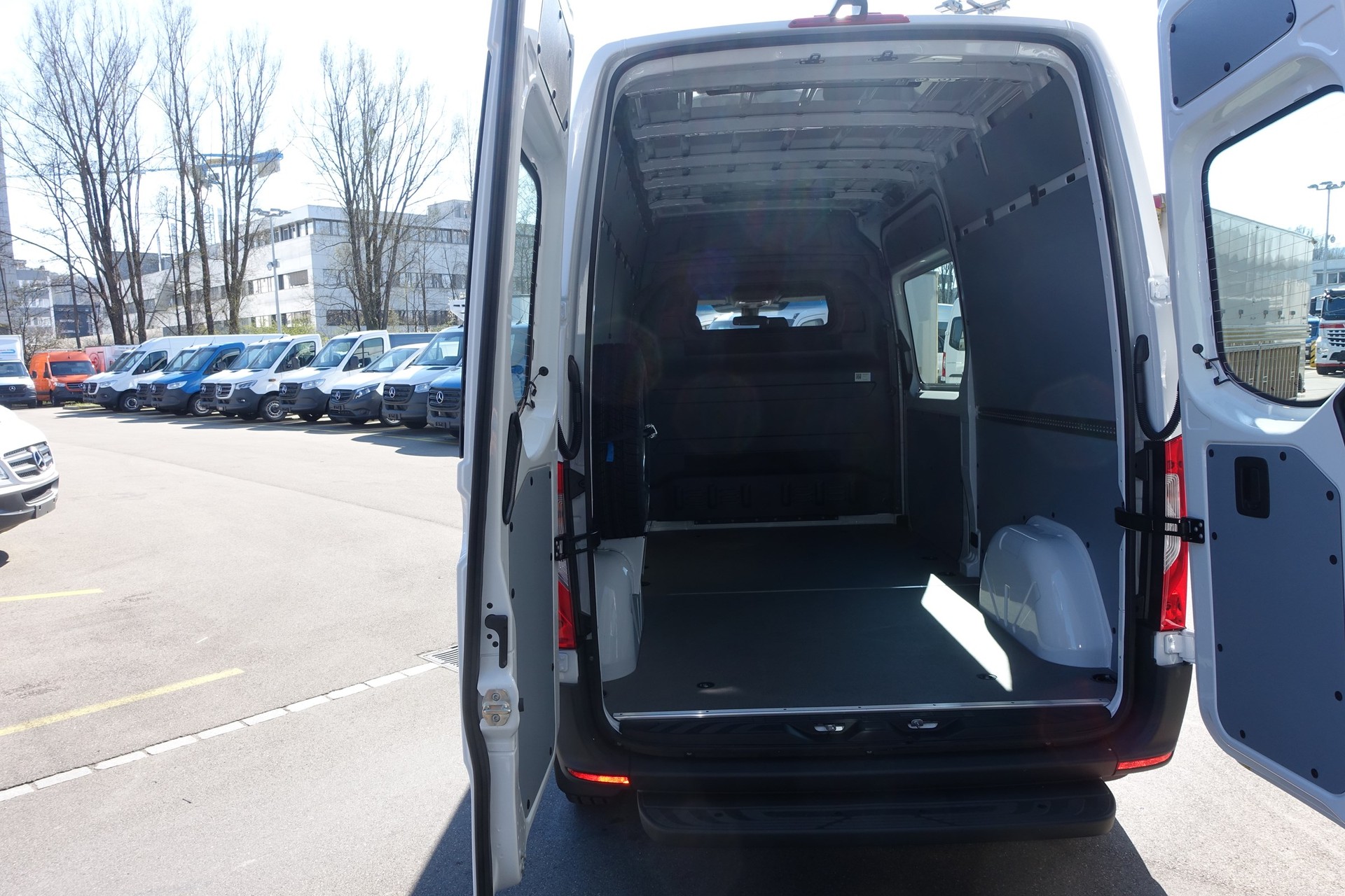 MERCEDES-BENZ eSprinter 312 47kWh Standard-image-4