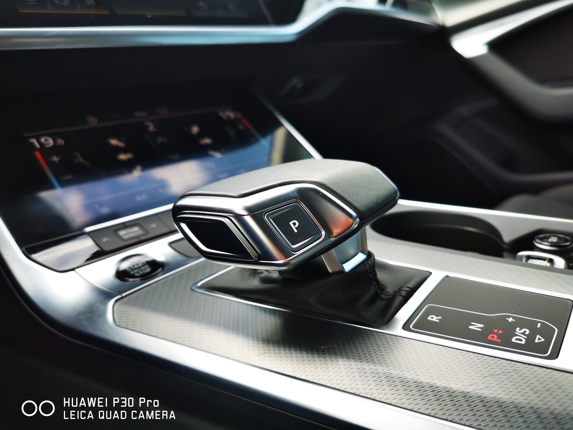 AUDI A6 Avant 40 TDI Sport S-tronic-image-10