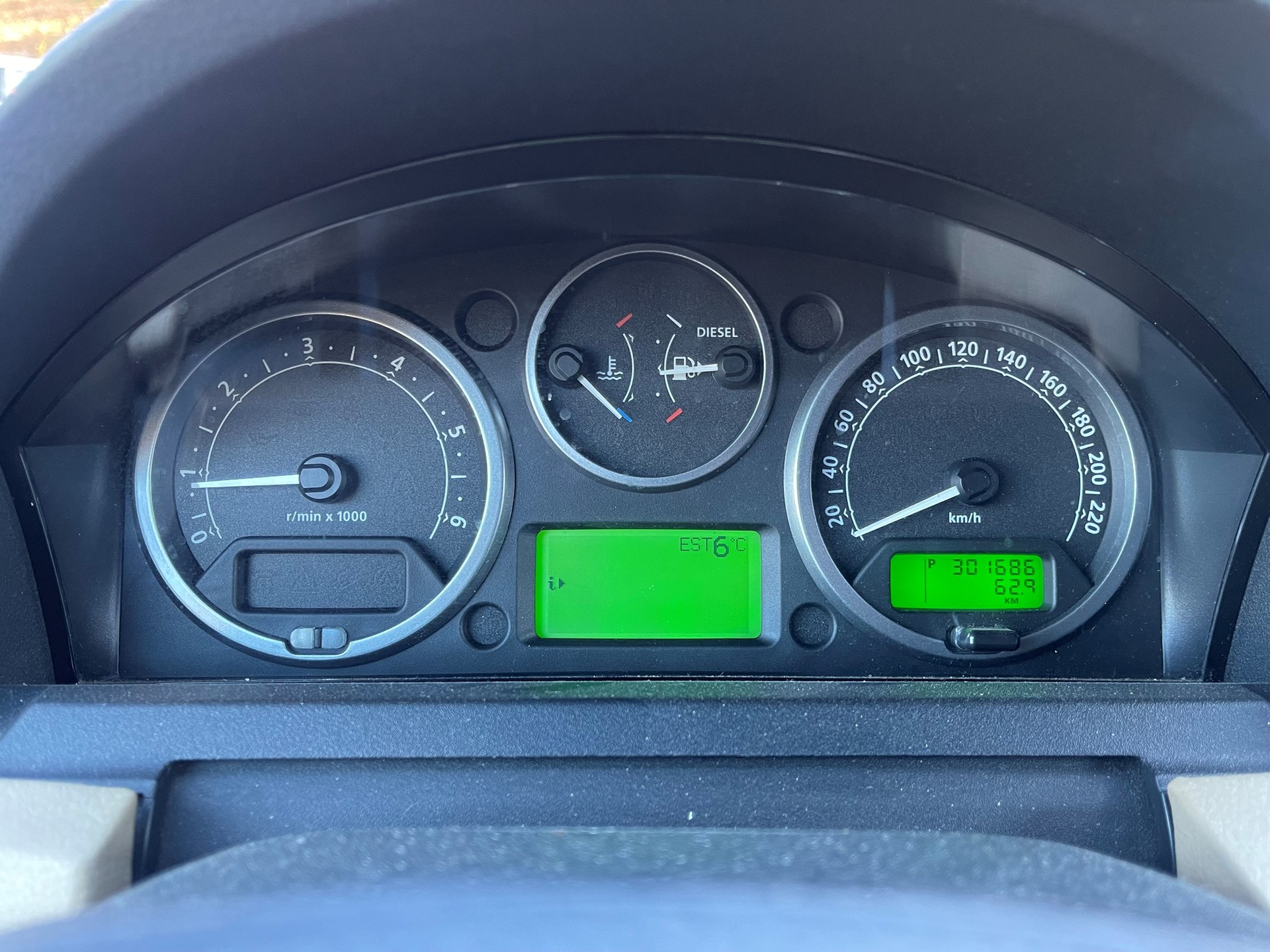 LAND ROVER Discovery 2.7d V6 SE-image-4