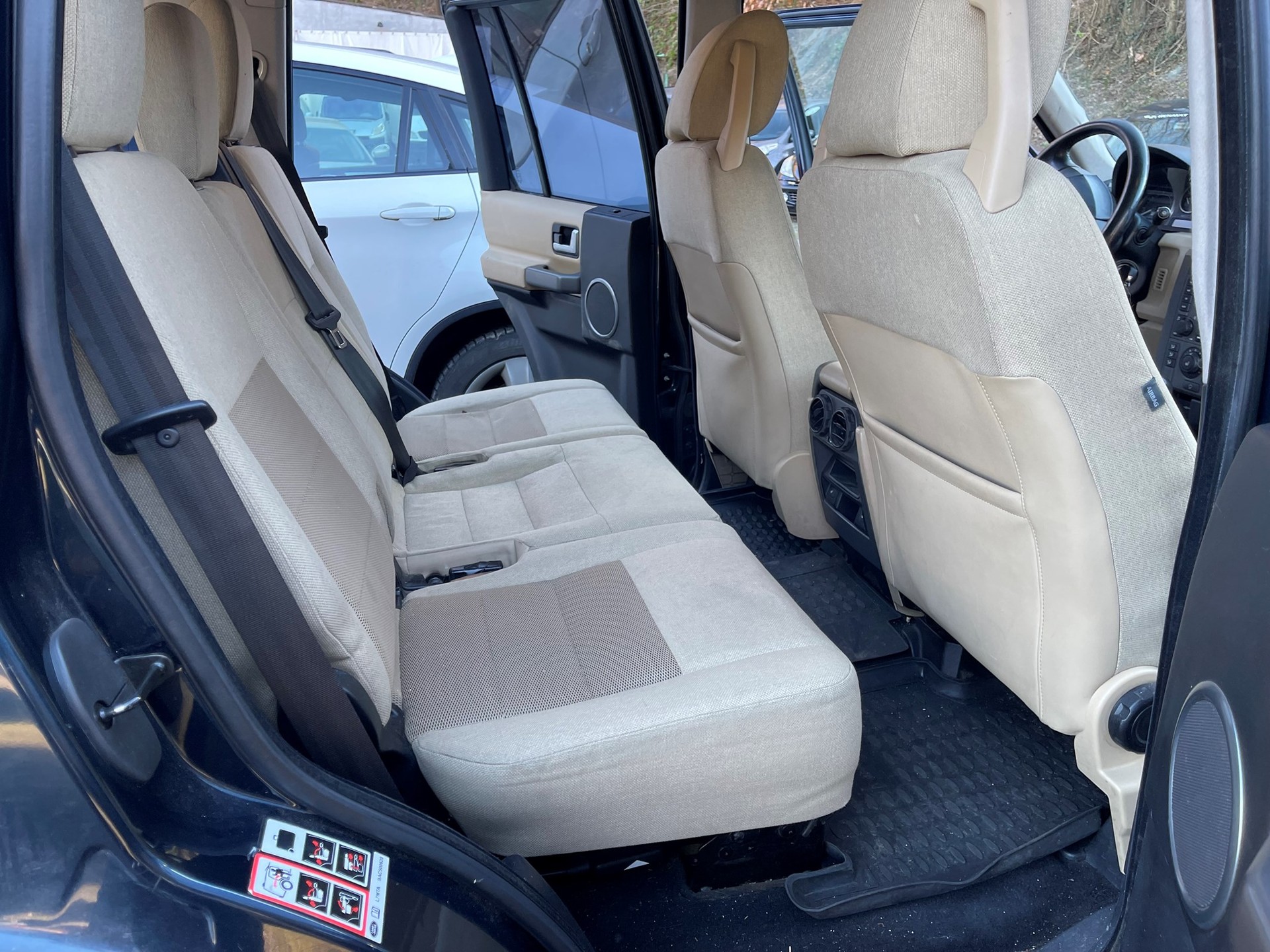 LAND ROVER Discovery 2.7d V6 SE-image-8