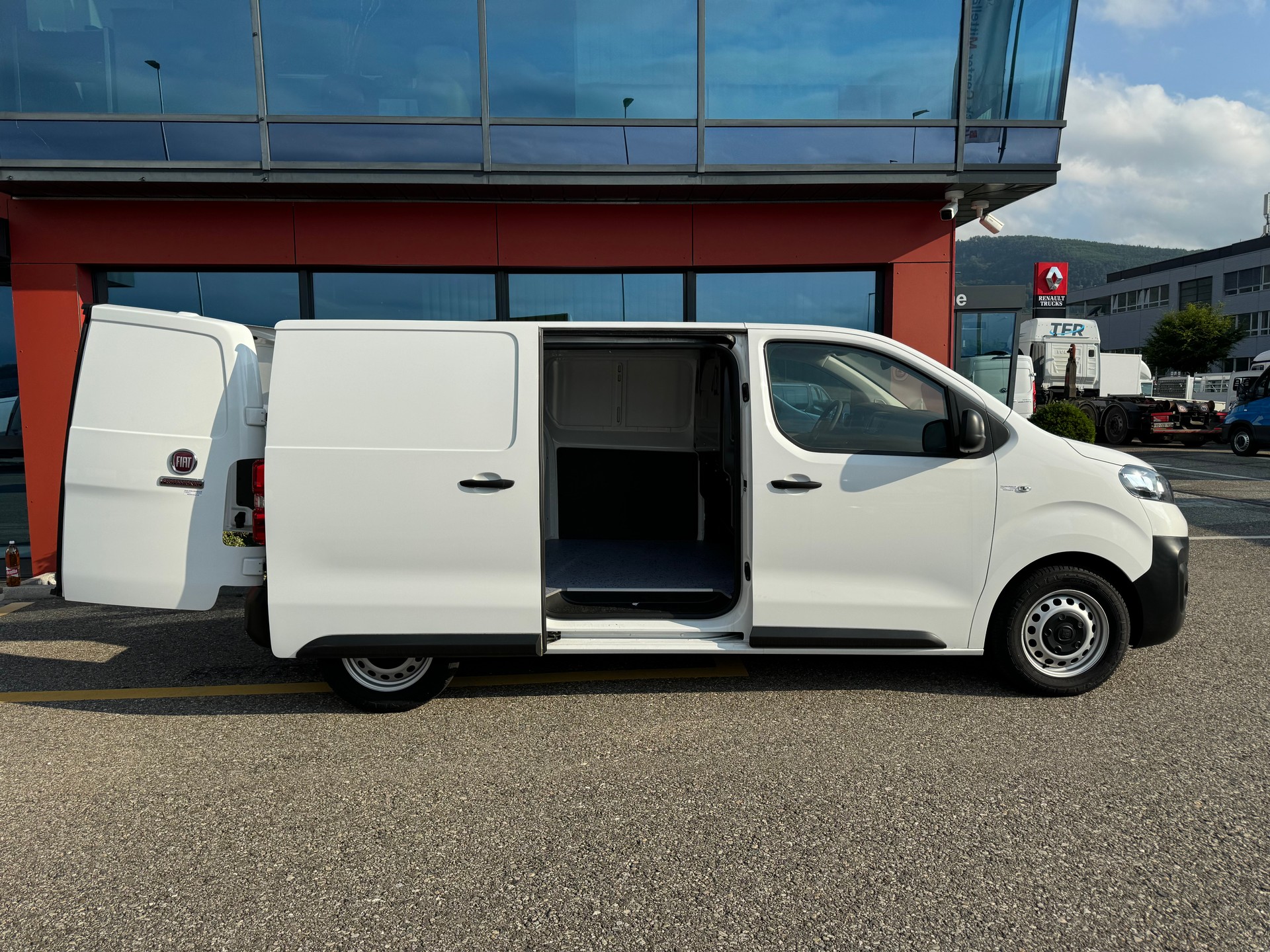 FIAT E-Scudo 50kWh L2 Lounge-image-5
