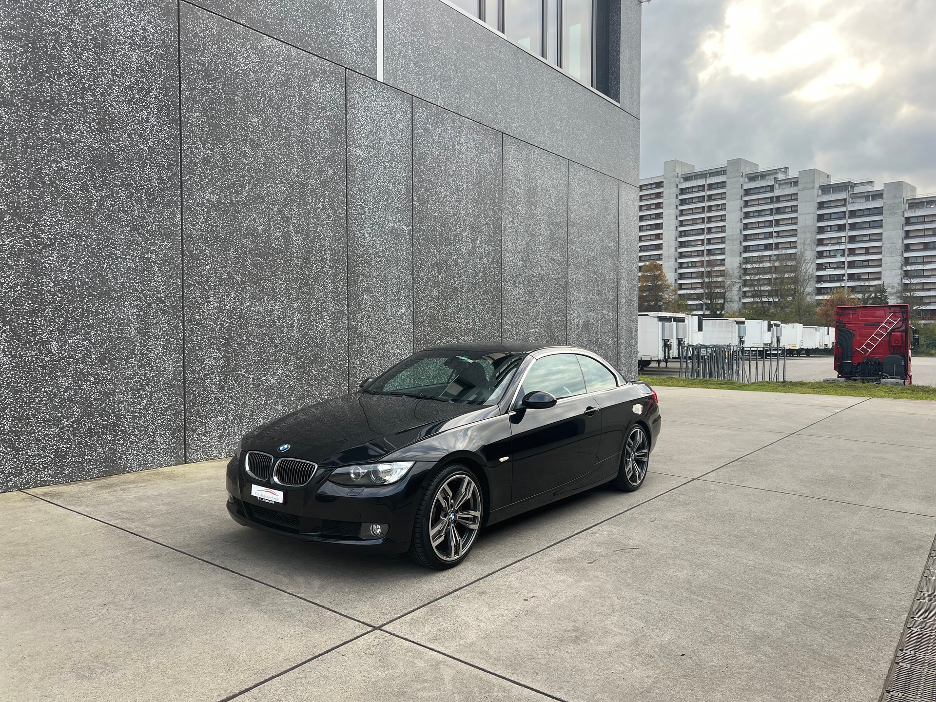 BMW 325i Cabriolet Steptronic-image-0