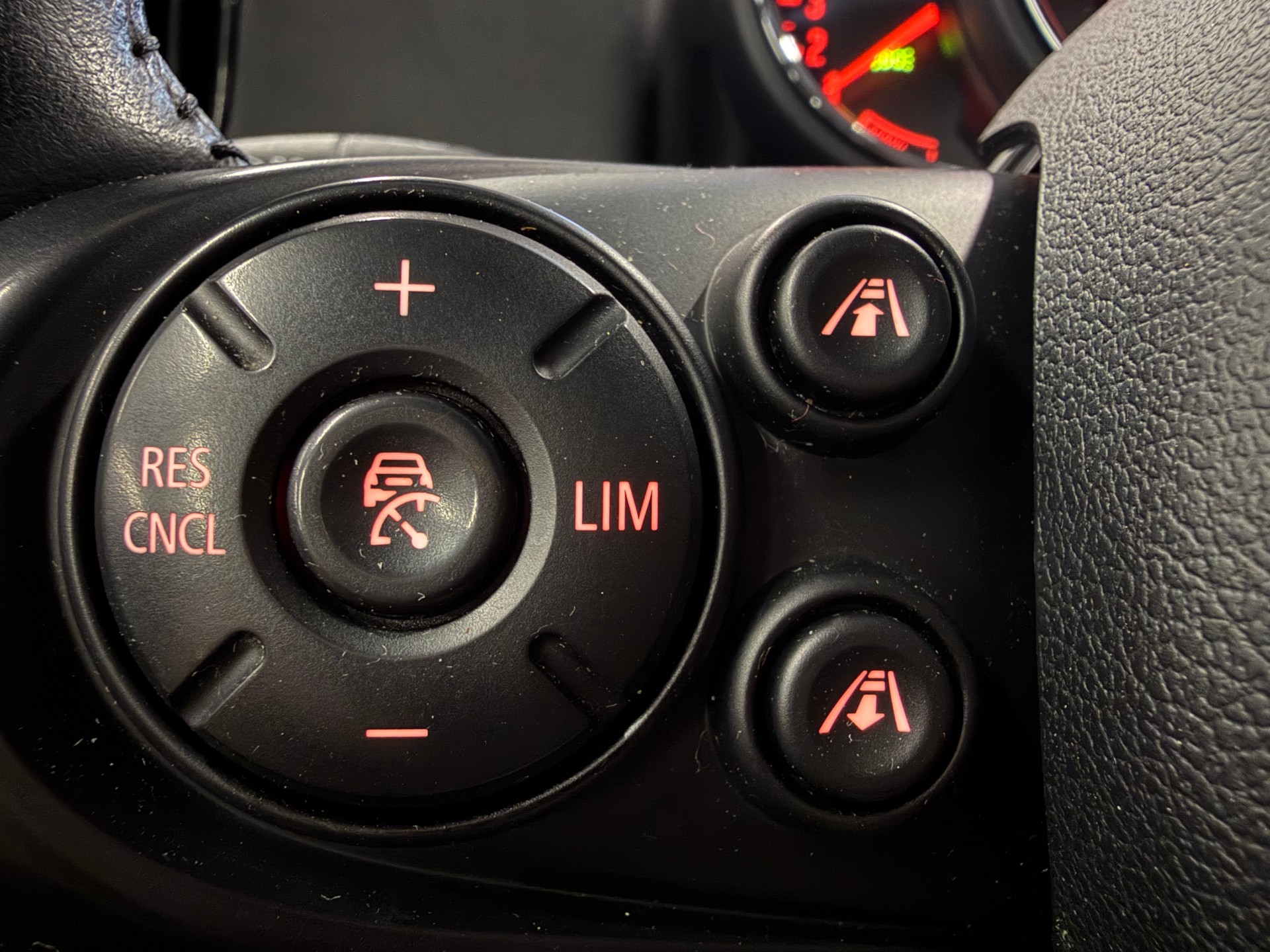 MINI Mini Countryman One D FWD-image-27