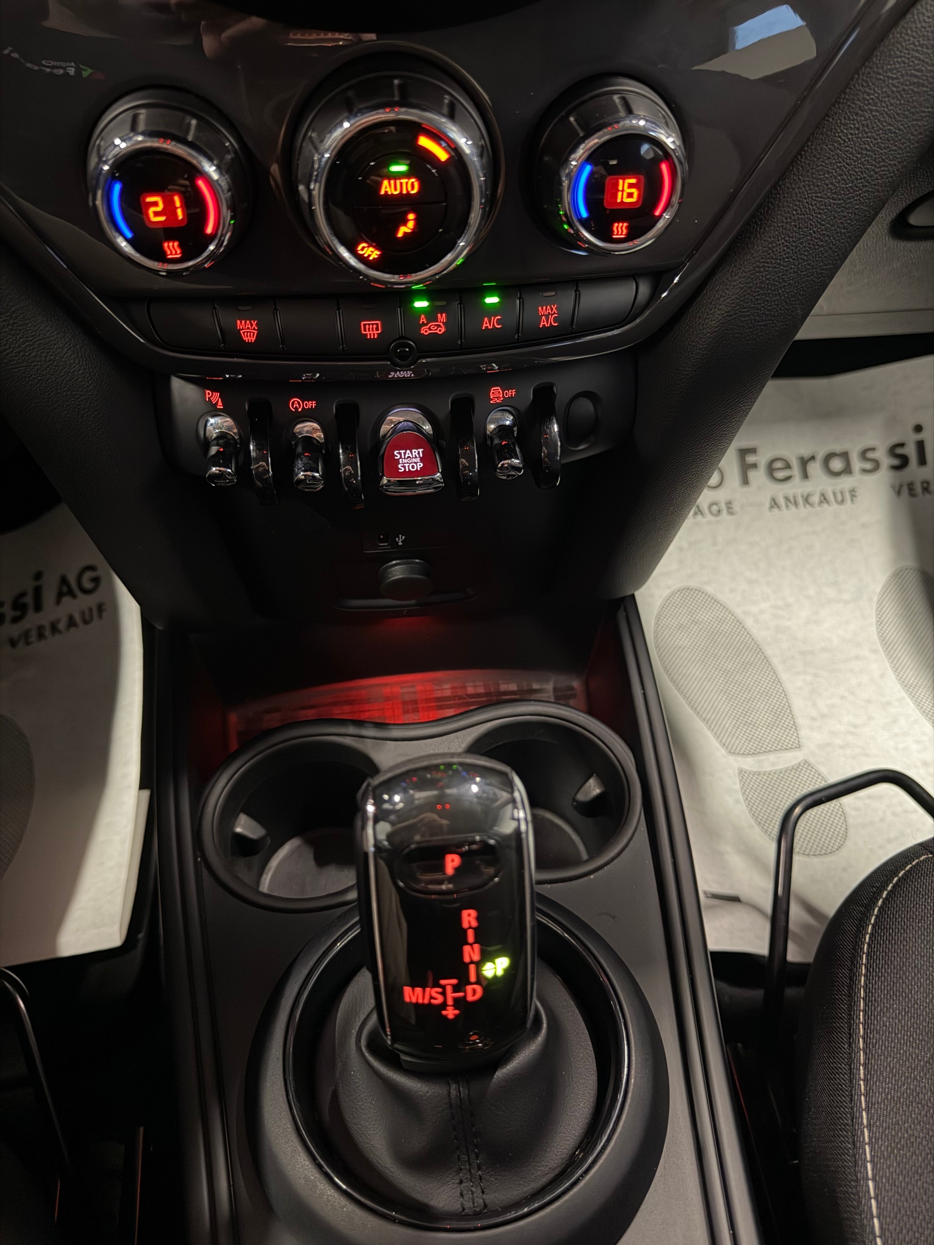 MINI Mini Countryman One D FWD-image-25