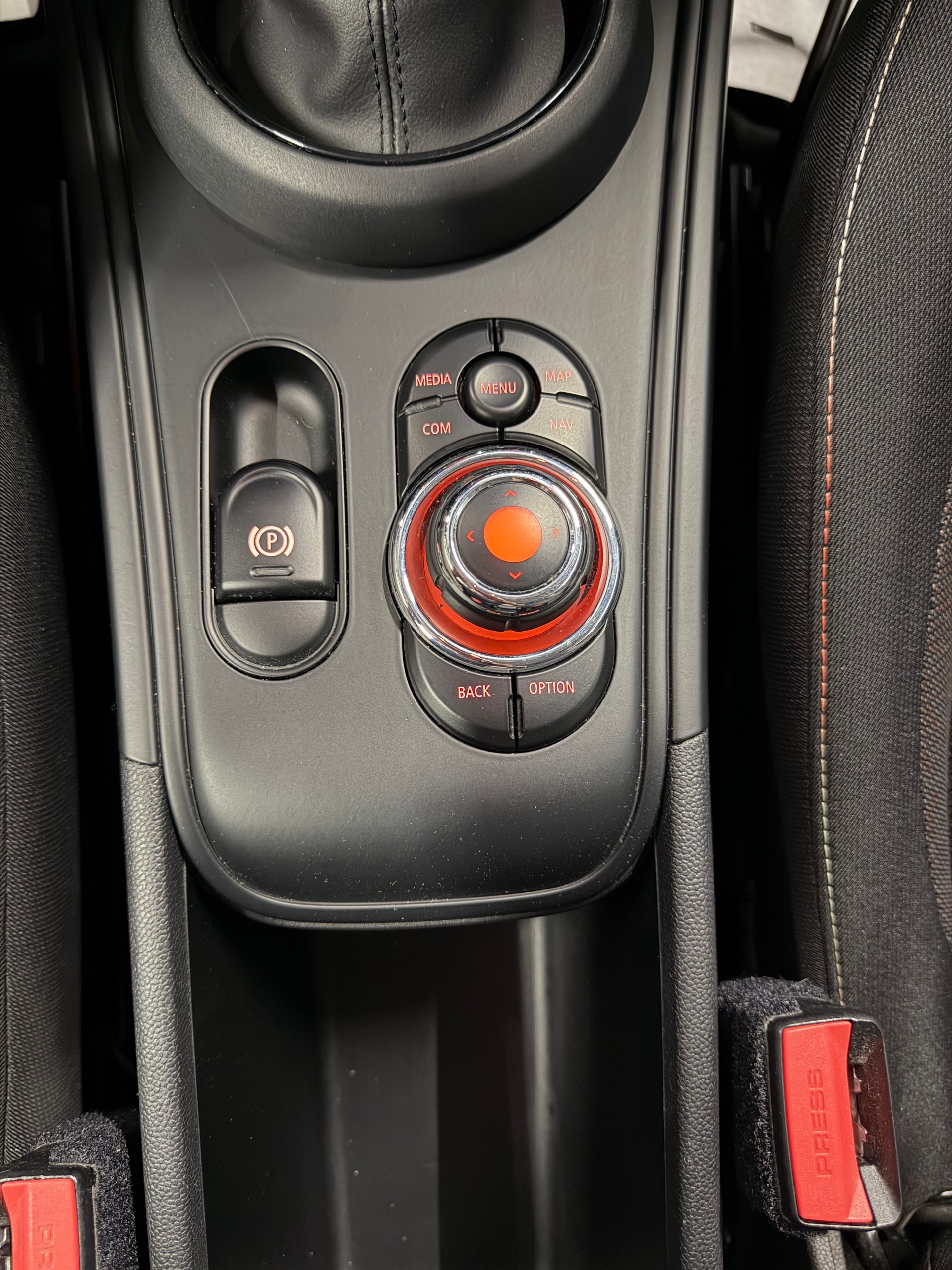 MINI Mini Countryman One D FWD-image-26