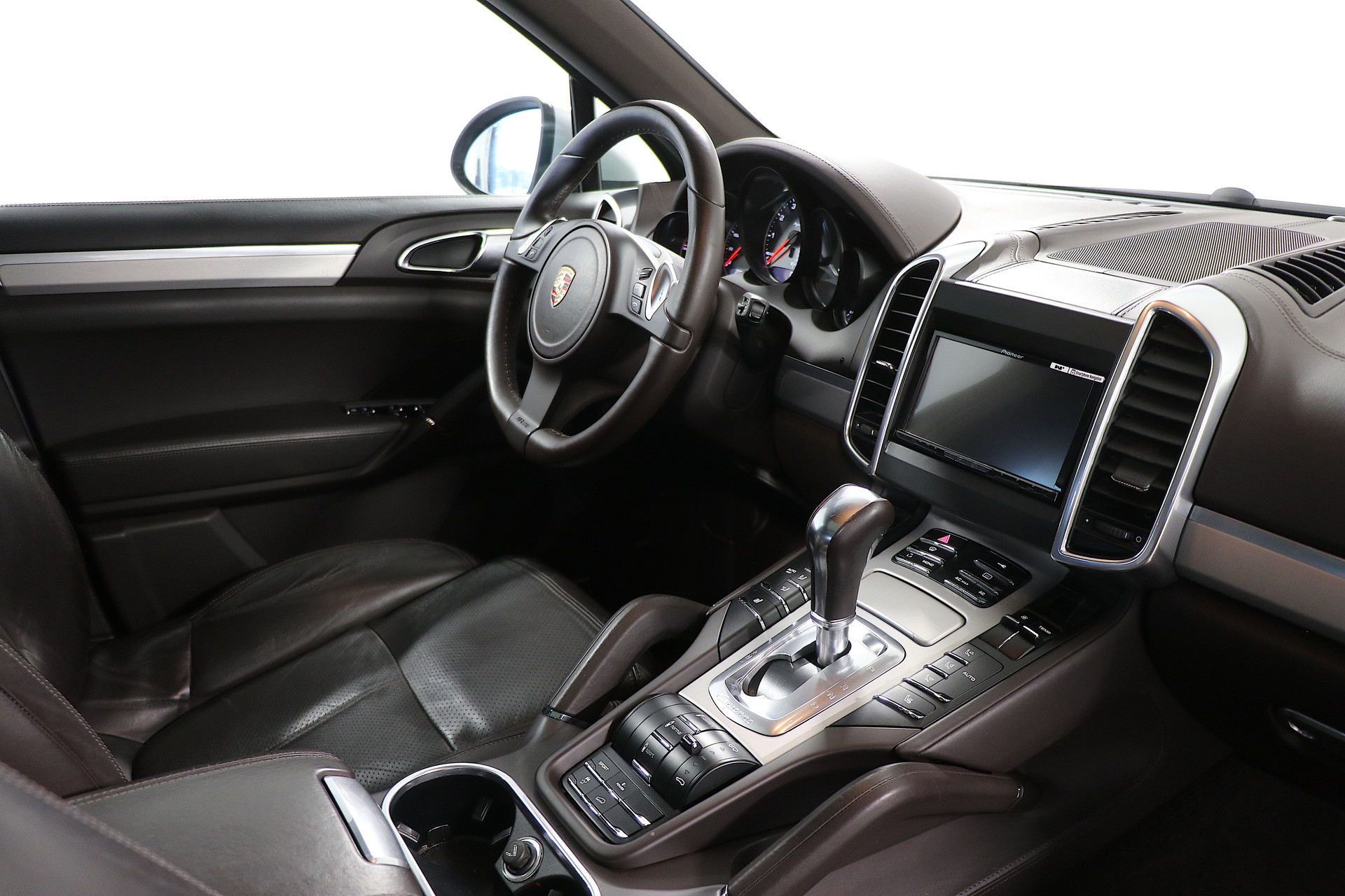 PORSCHE Cayenne S Hybrid-image-12