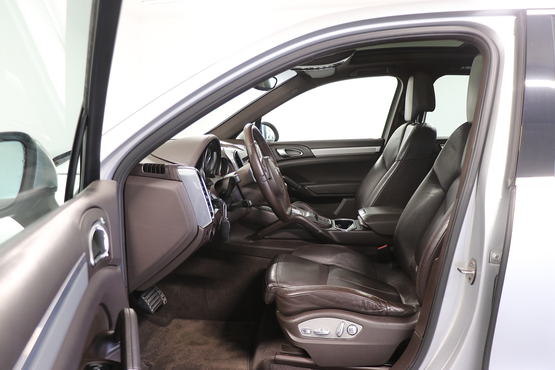 PORSCHE Cayenne S Hybrid-image-5
