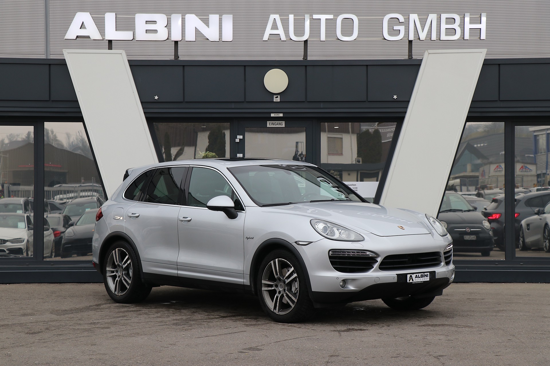 PORSCHE Cayenne S Hybrid-image-1