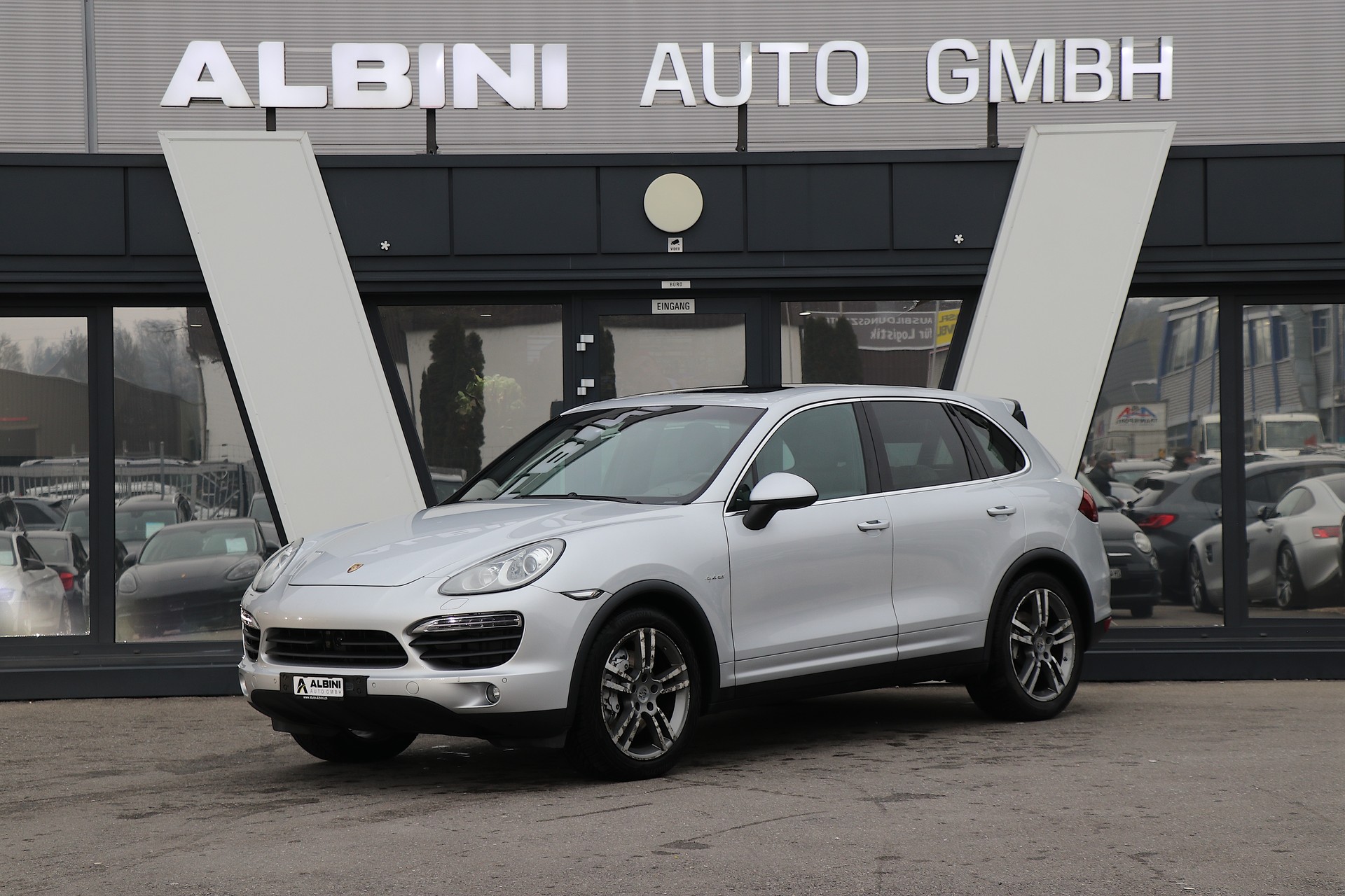 PORSCHE Cayenne S Hybrid-image-0