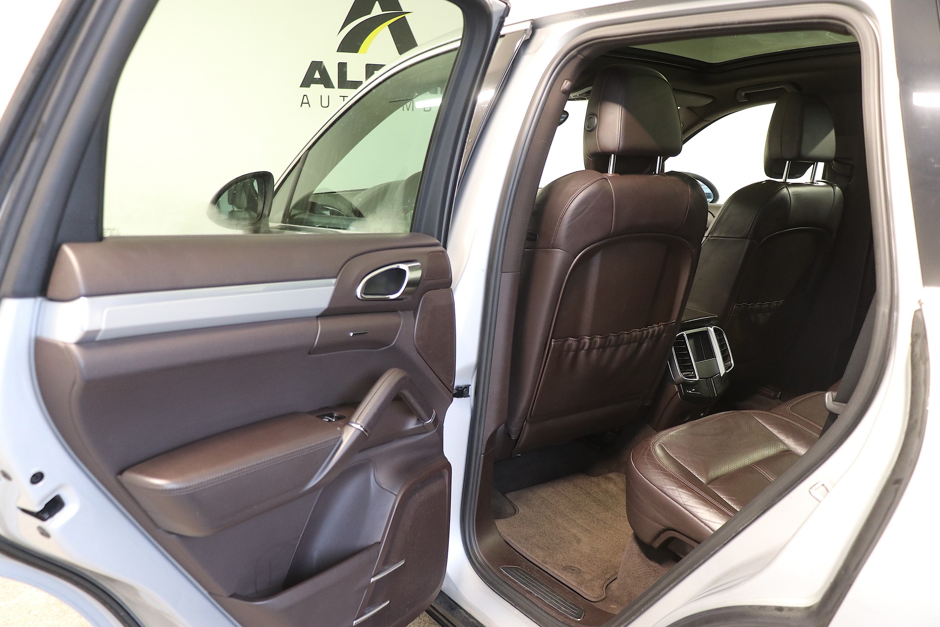 PORSCHE Cayenne S Hybrid-image-13
