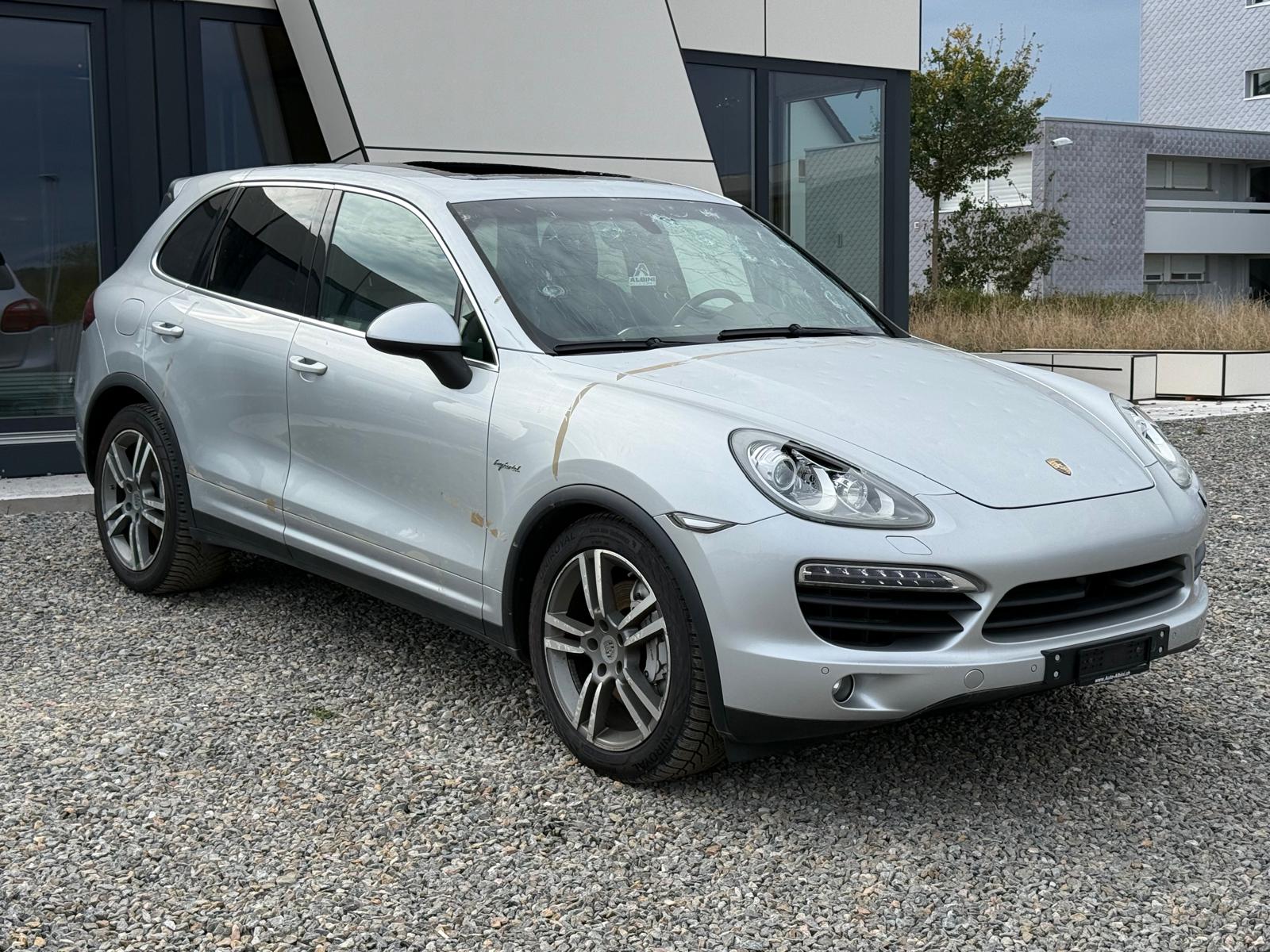 PORSCHE Cayenne S Hybrid *HAGELSCHADEN* **Jetzt nur noch CHF 7'900.- statt CHF 13'900.-**-image-4