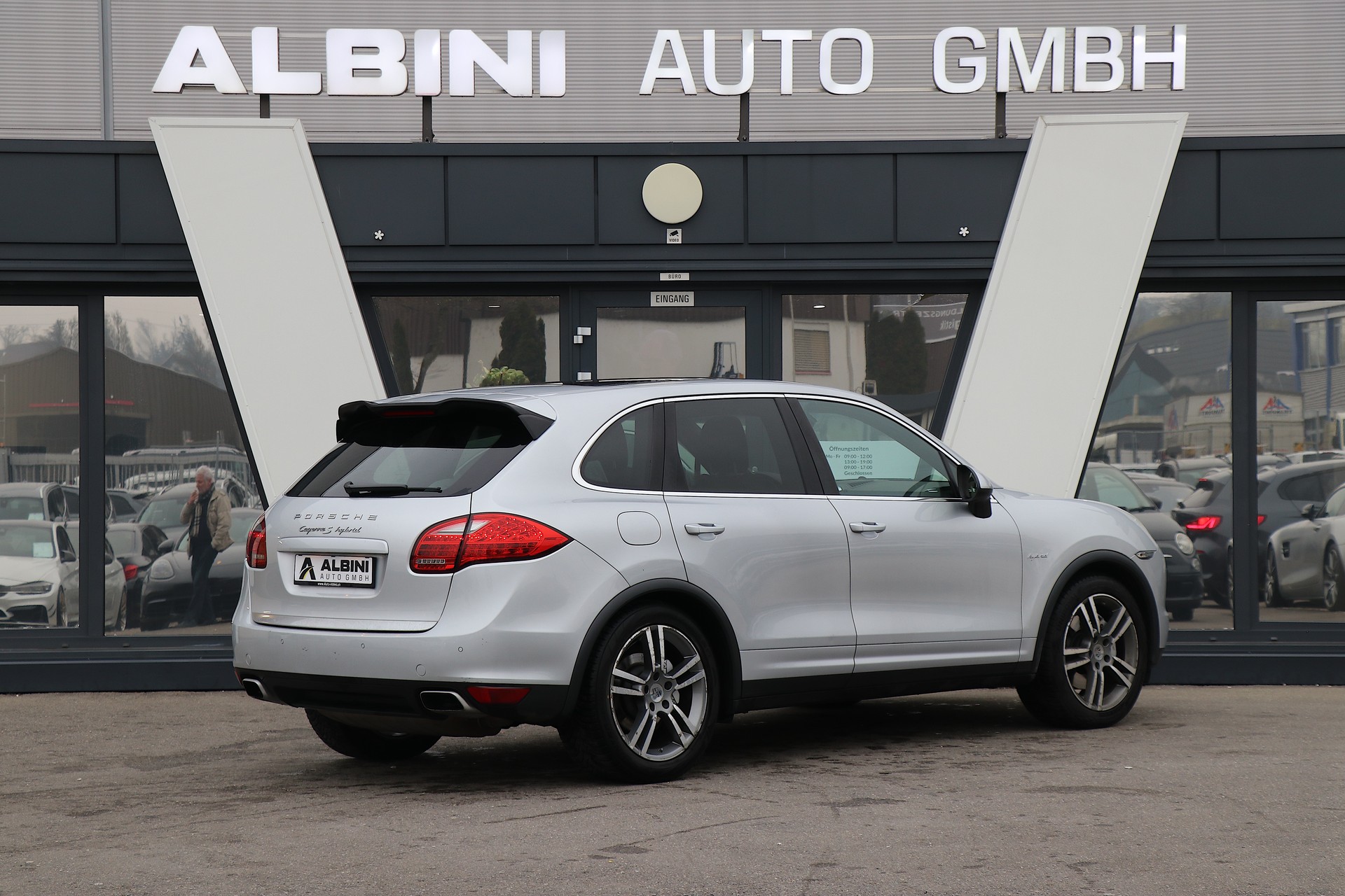 PORSCHE Cayenne S Hybrid-image-2